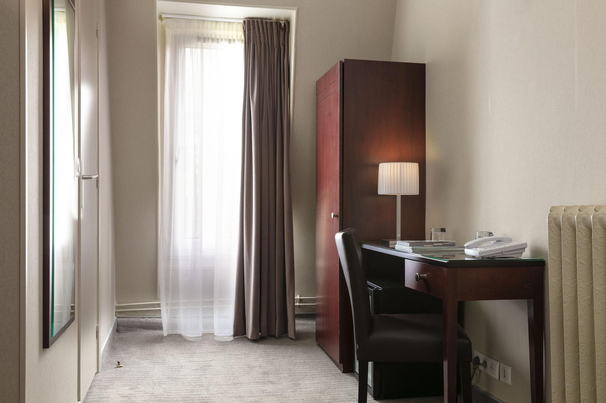 Hotel Saint Cyr Etoile Parigi