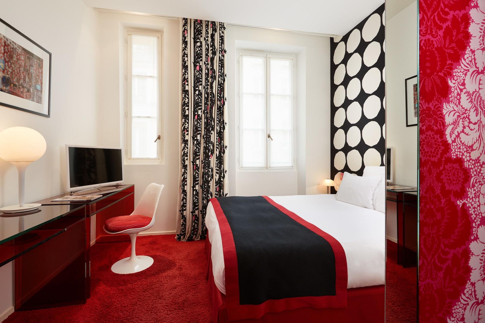 Du Petit Moulin, Haute Couture By Lacroix 4* Parigi