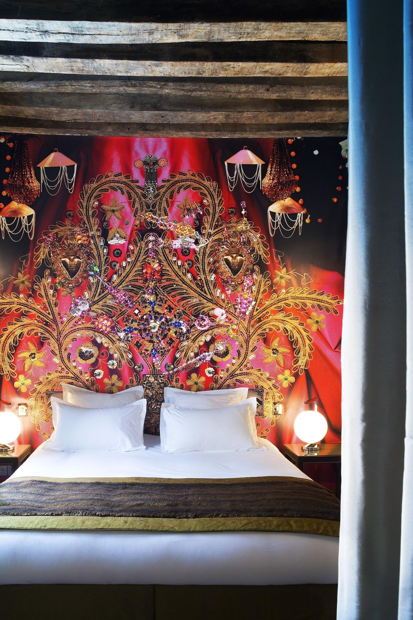 Du Petit Moulin, Haute Couture By Lacroix 4* Parigi