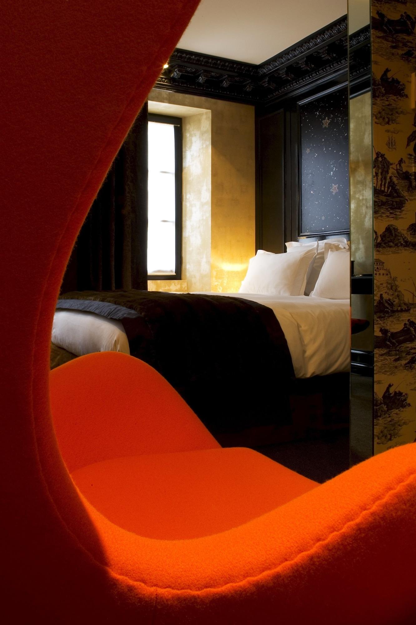 Du Petit Moulin, Haute Couture By Lacroix 4*