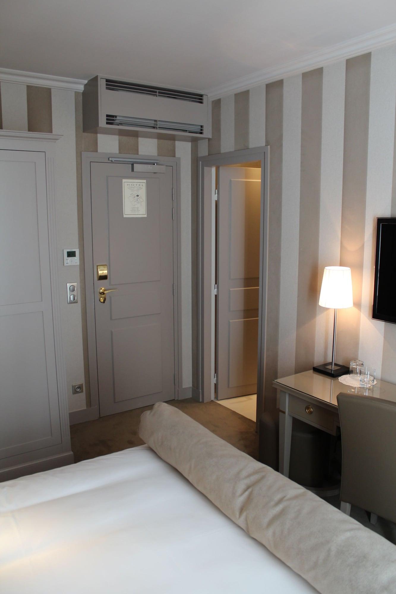Saint Cyr Etoile 3* Parigi