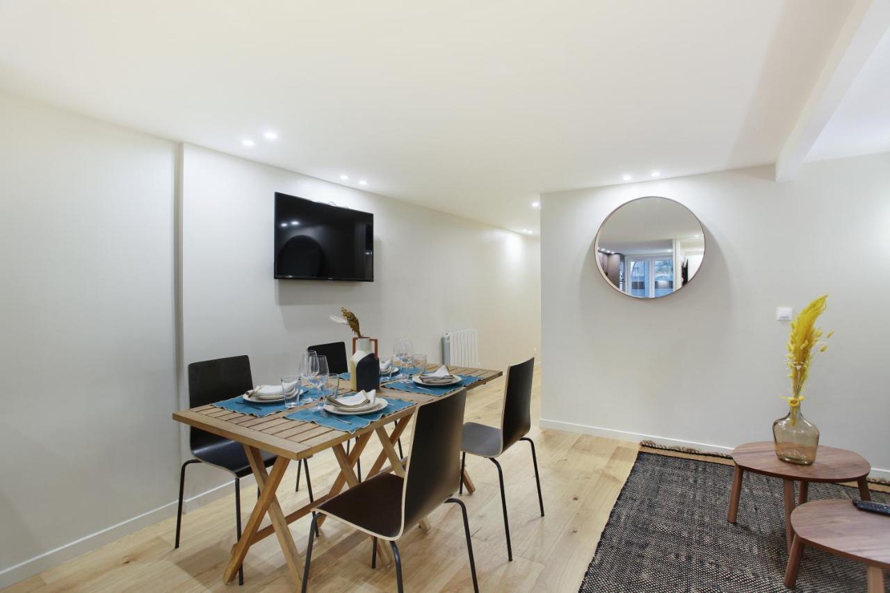 Apartment Center Of By Prestige Paris