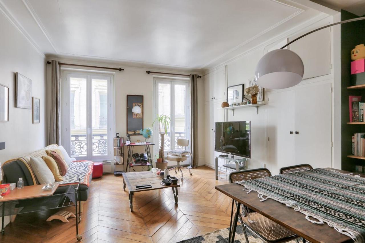Beautiful Very Close To The Arc De Triomphe