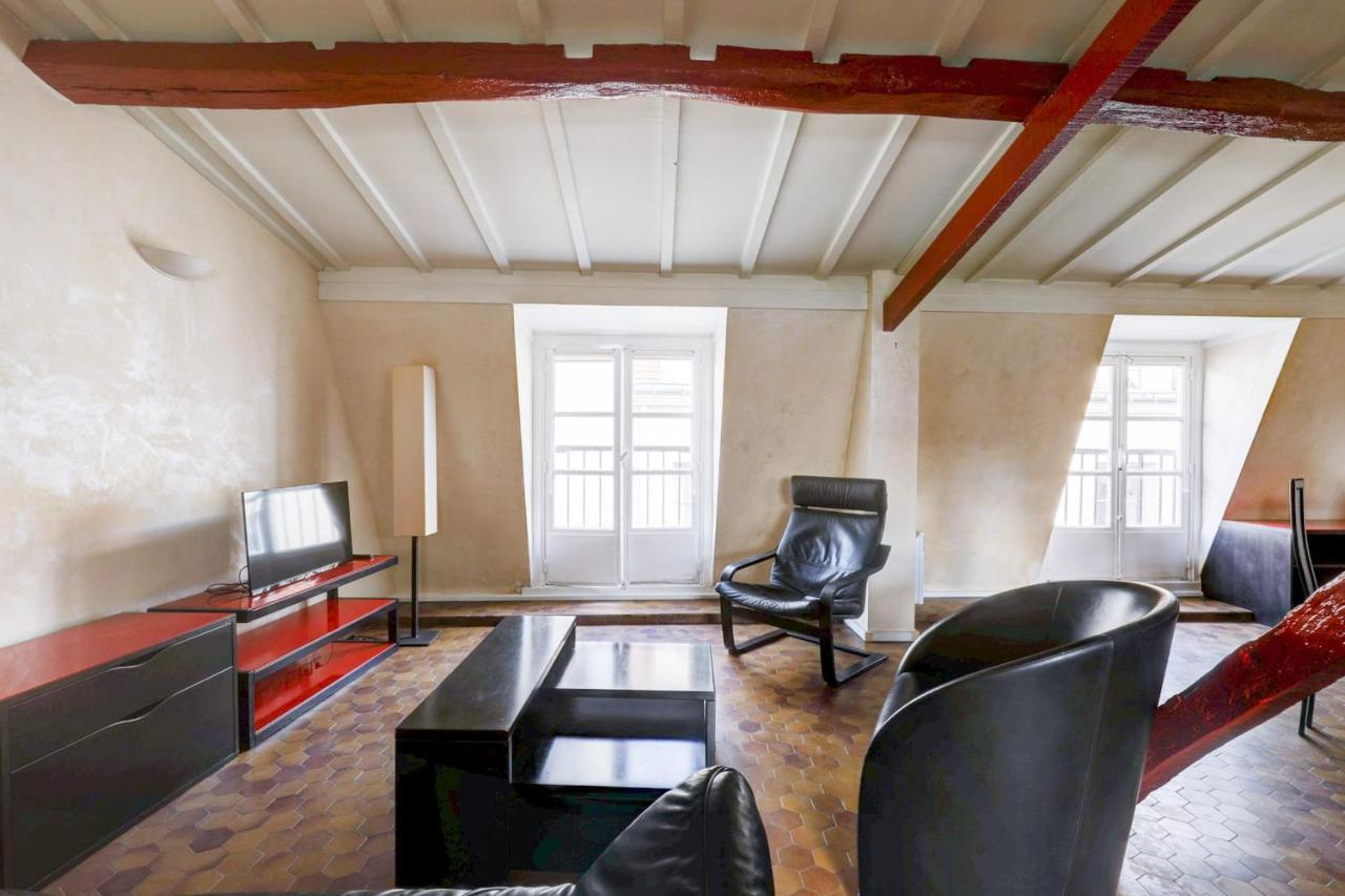 Latin Quarter Duplex Apartment *