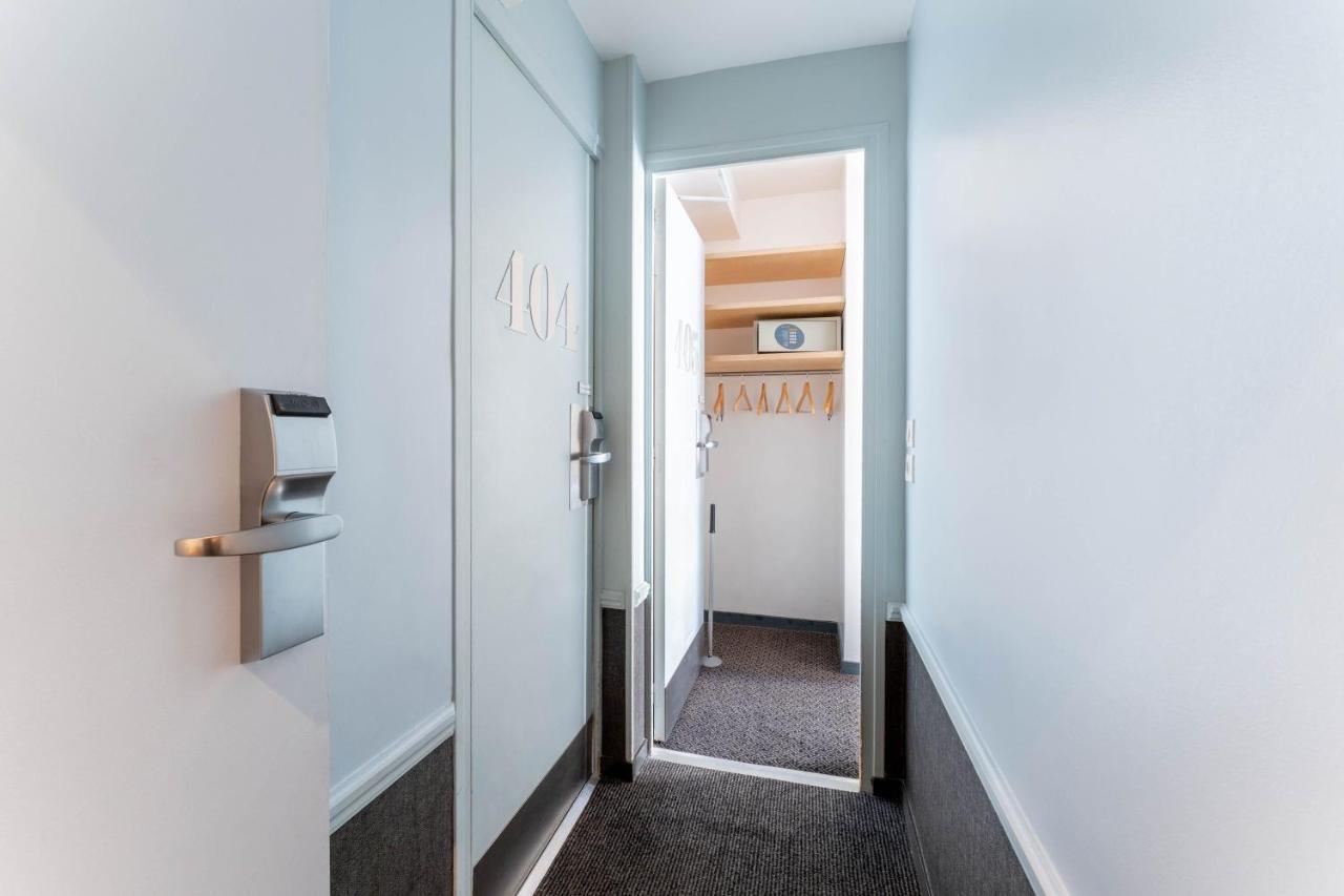 George - Astotel Hotel