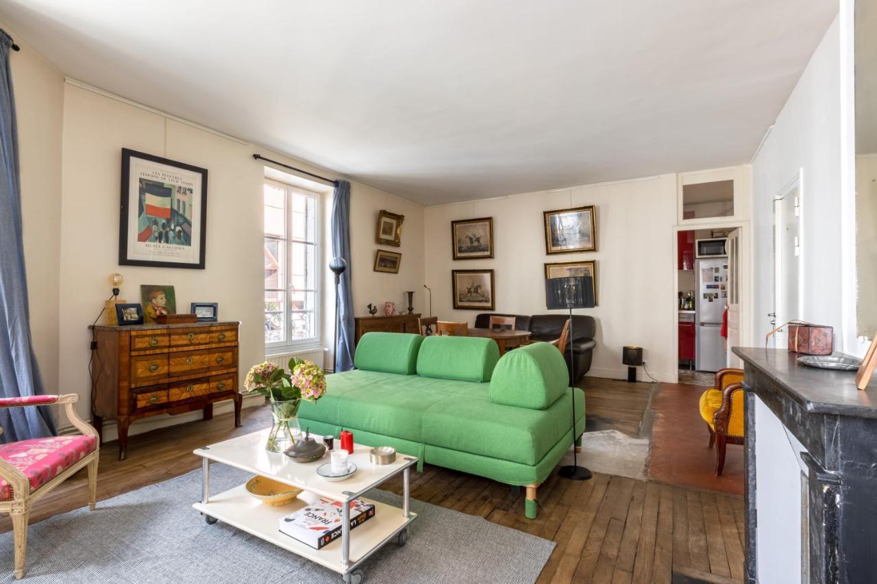 Apartment Veeve - Picture Postcard *