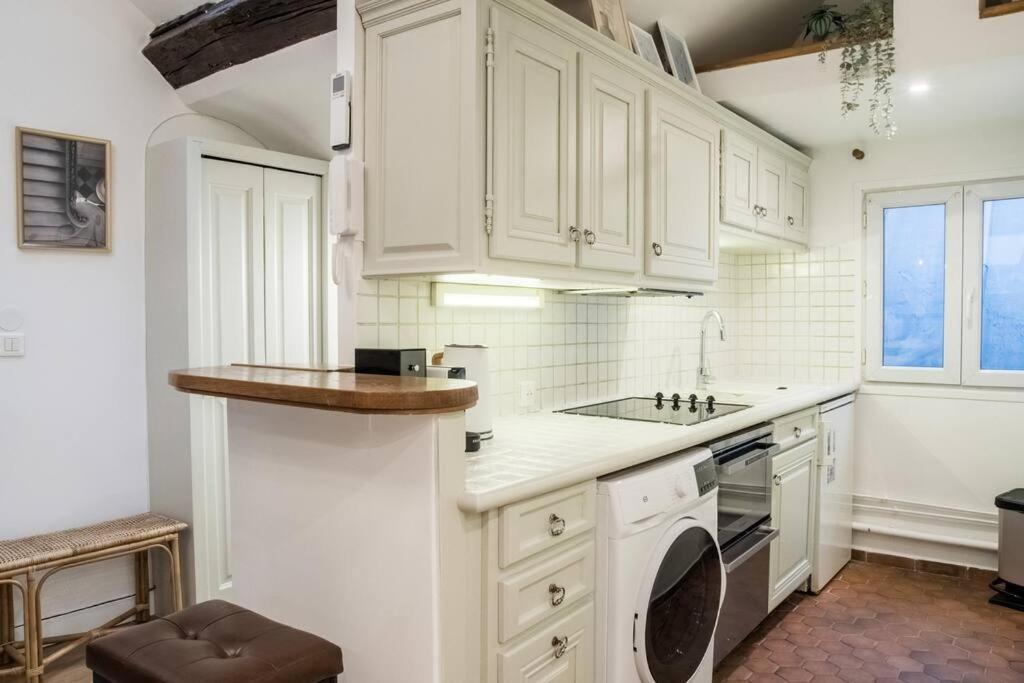 Spacious In Hyper Center - Smart Tv & Wifi - 4p Apartment *