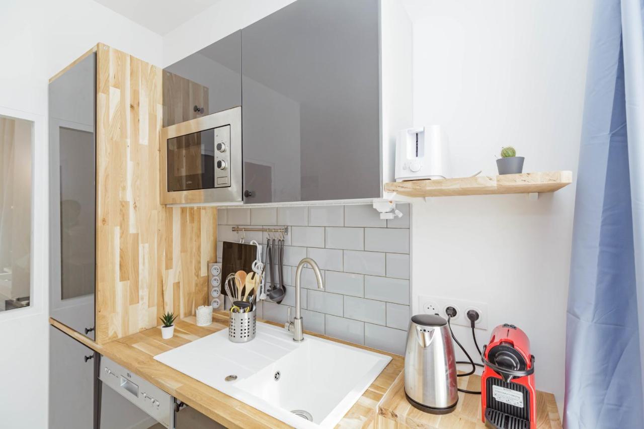 23 M Bright And Renovated Courtyard Side *
