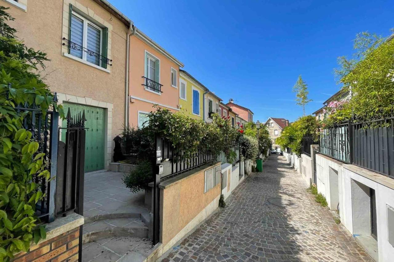 Charming Townhouse With Garden In The Of