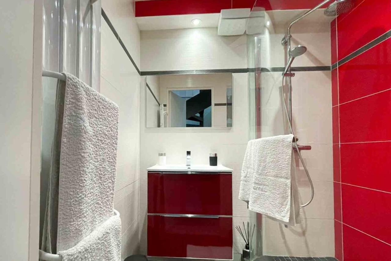 Charming Townhouse With Garden In The Of Paris