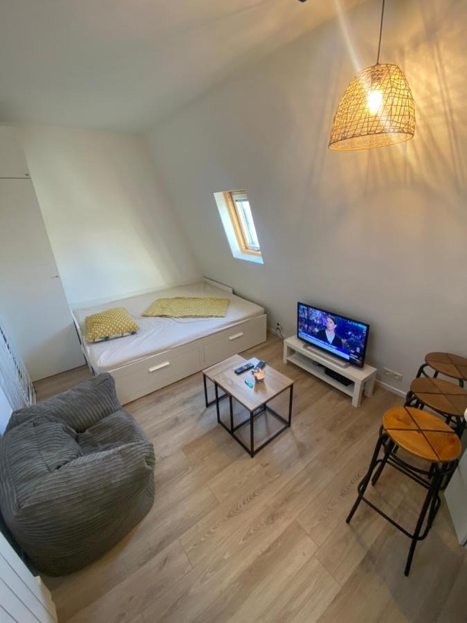Studio Calme Et Refait à Neuf Parigi