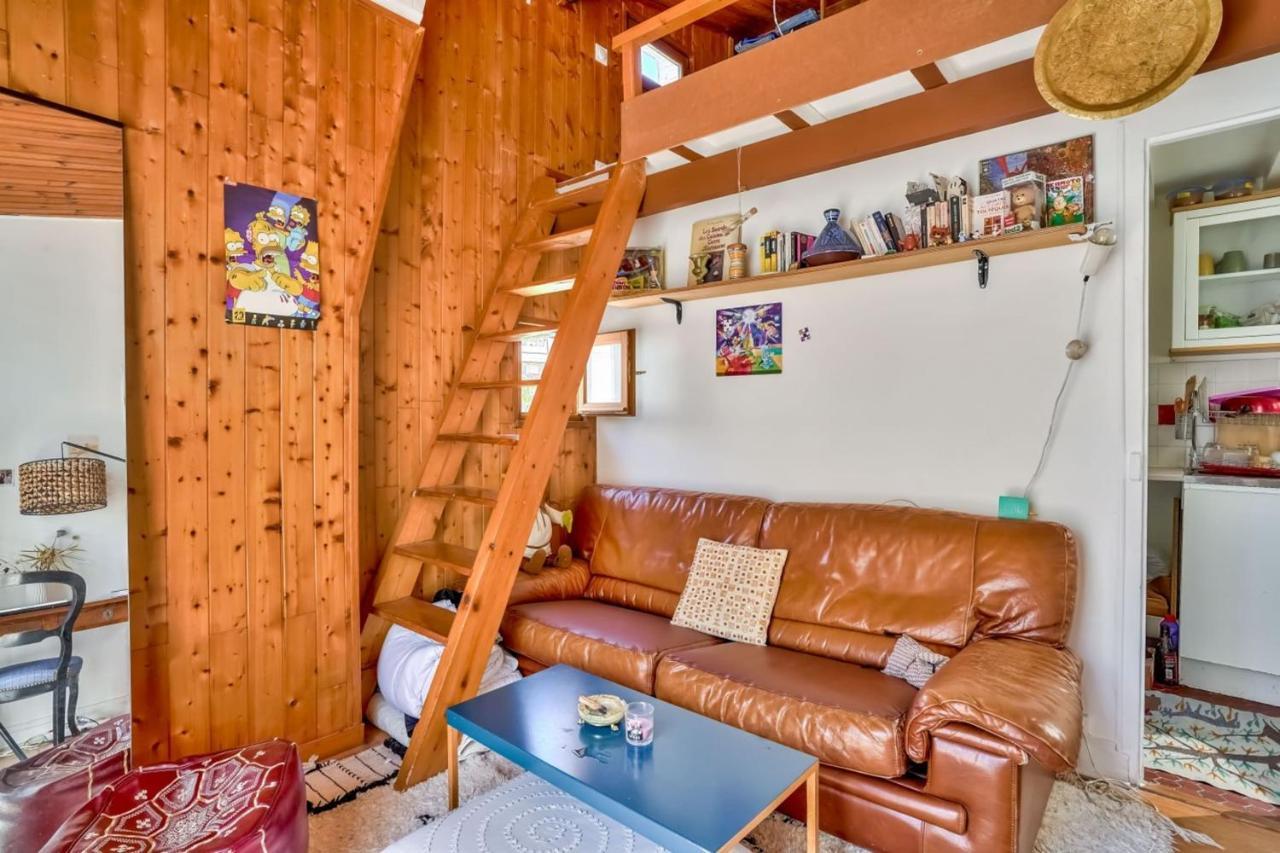 Mezzanine Studio In The 20th District *