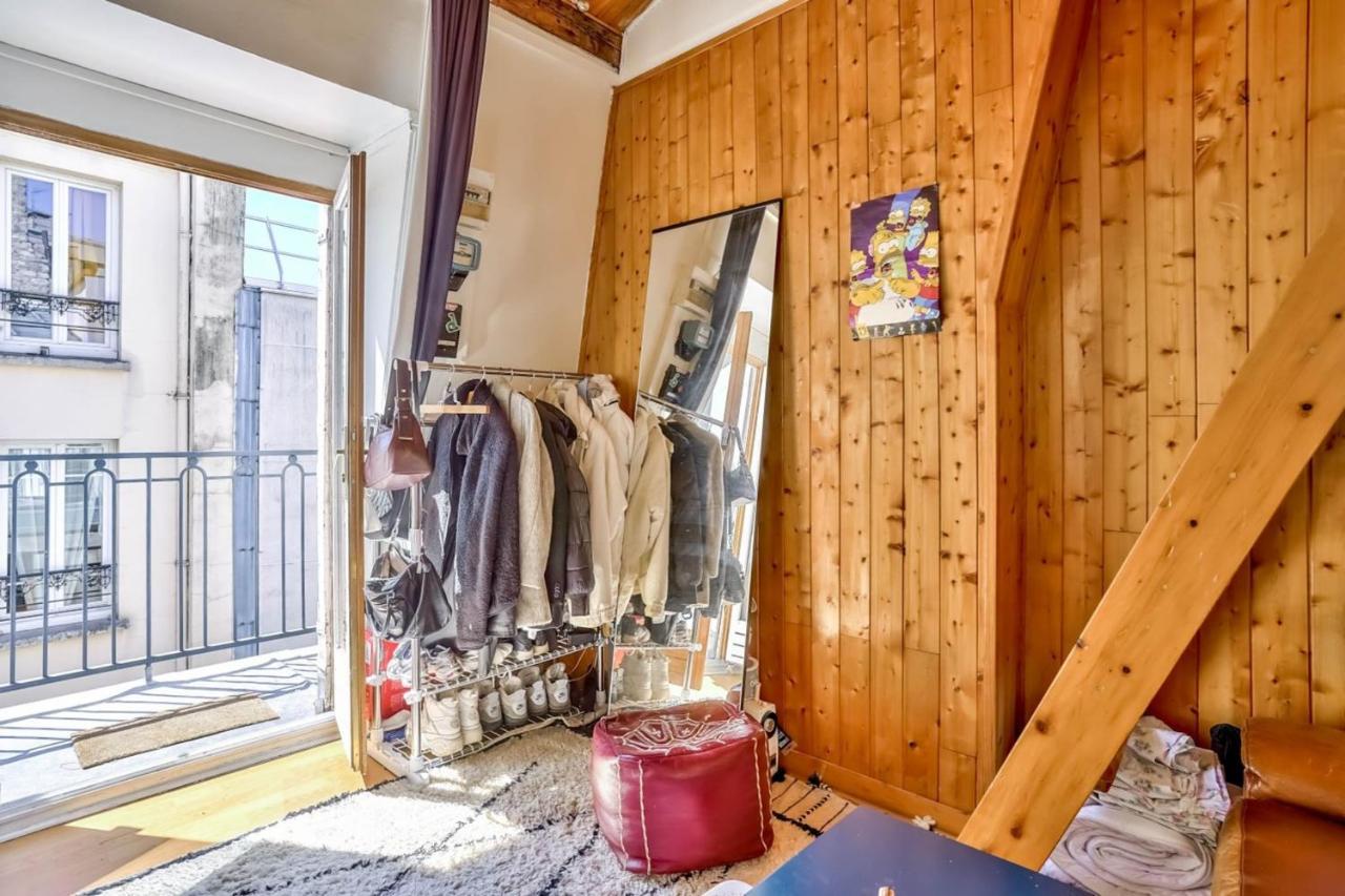 Mezzanine Studio In The 20th District *