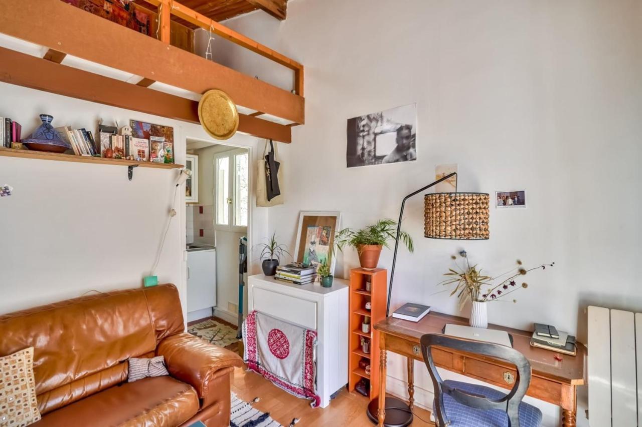 Mezzanine Studio In The 20th District * Paris
