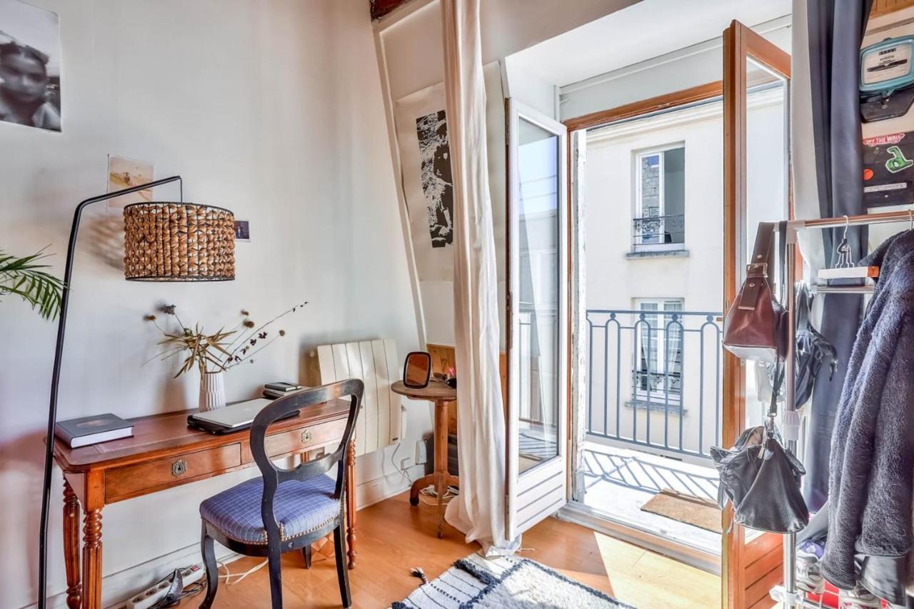 Apartment Mezzanine Studio In The 20th District Paris