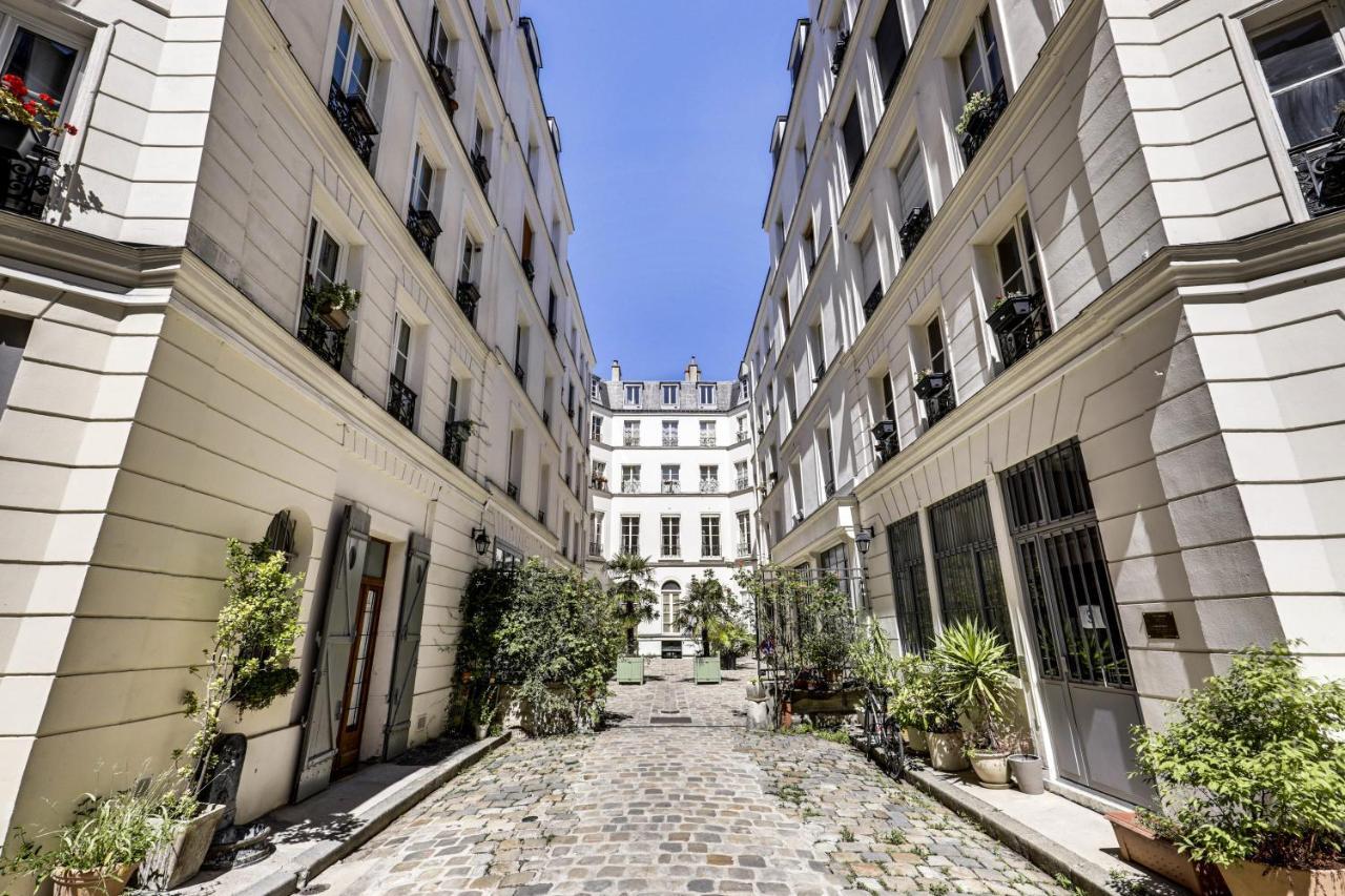 Modern French Studio In Apartment Paris