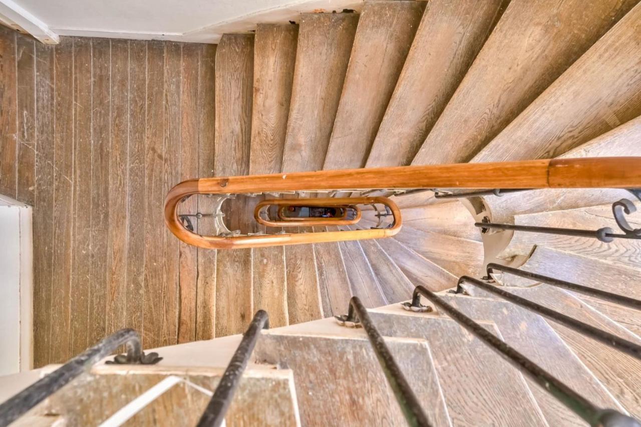 Apartment Mezzanine Studio In The 20th District Paris