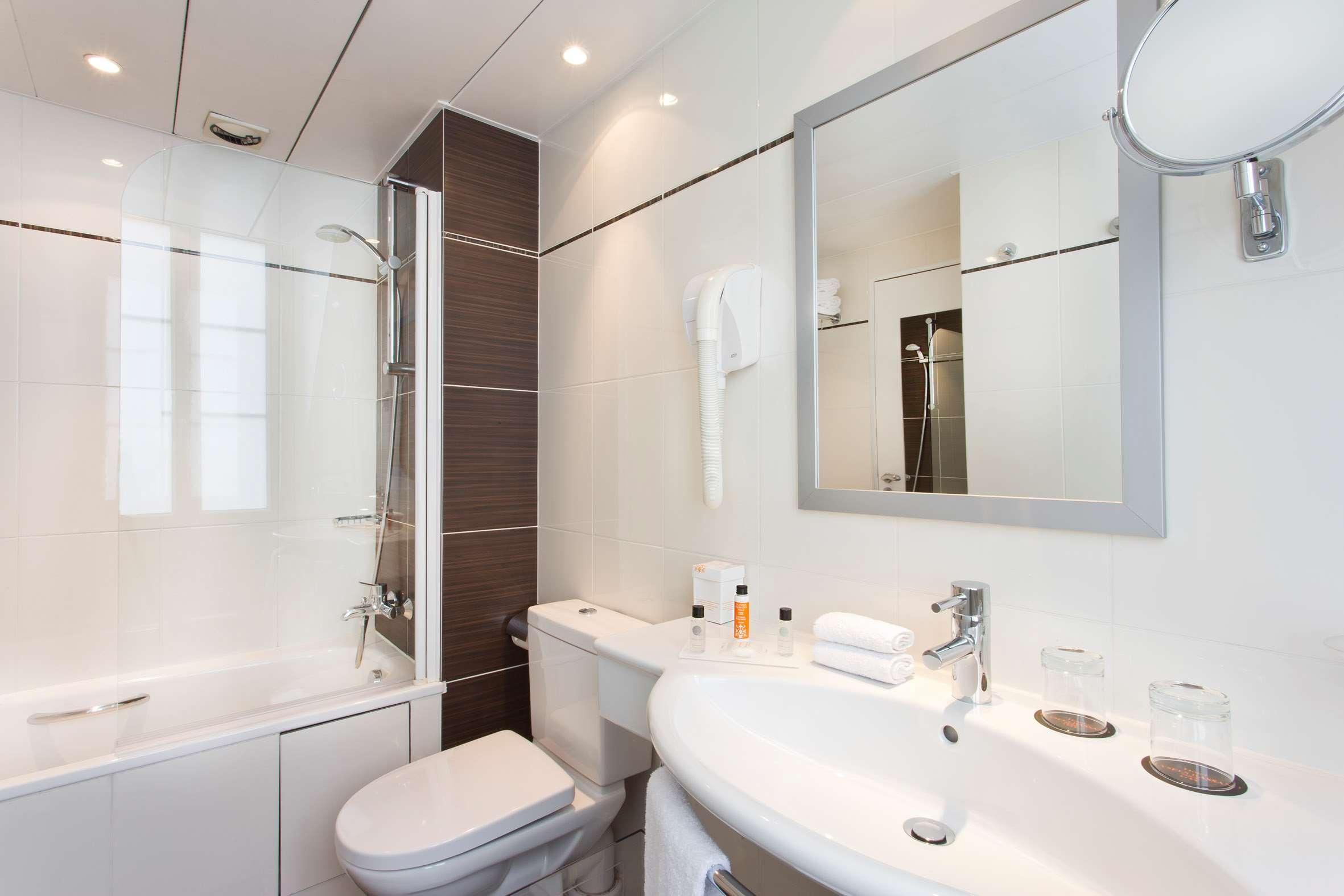 Elysées Bassano 4* Parigi
