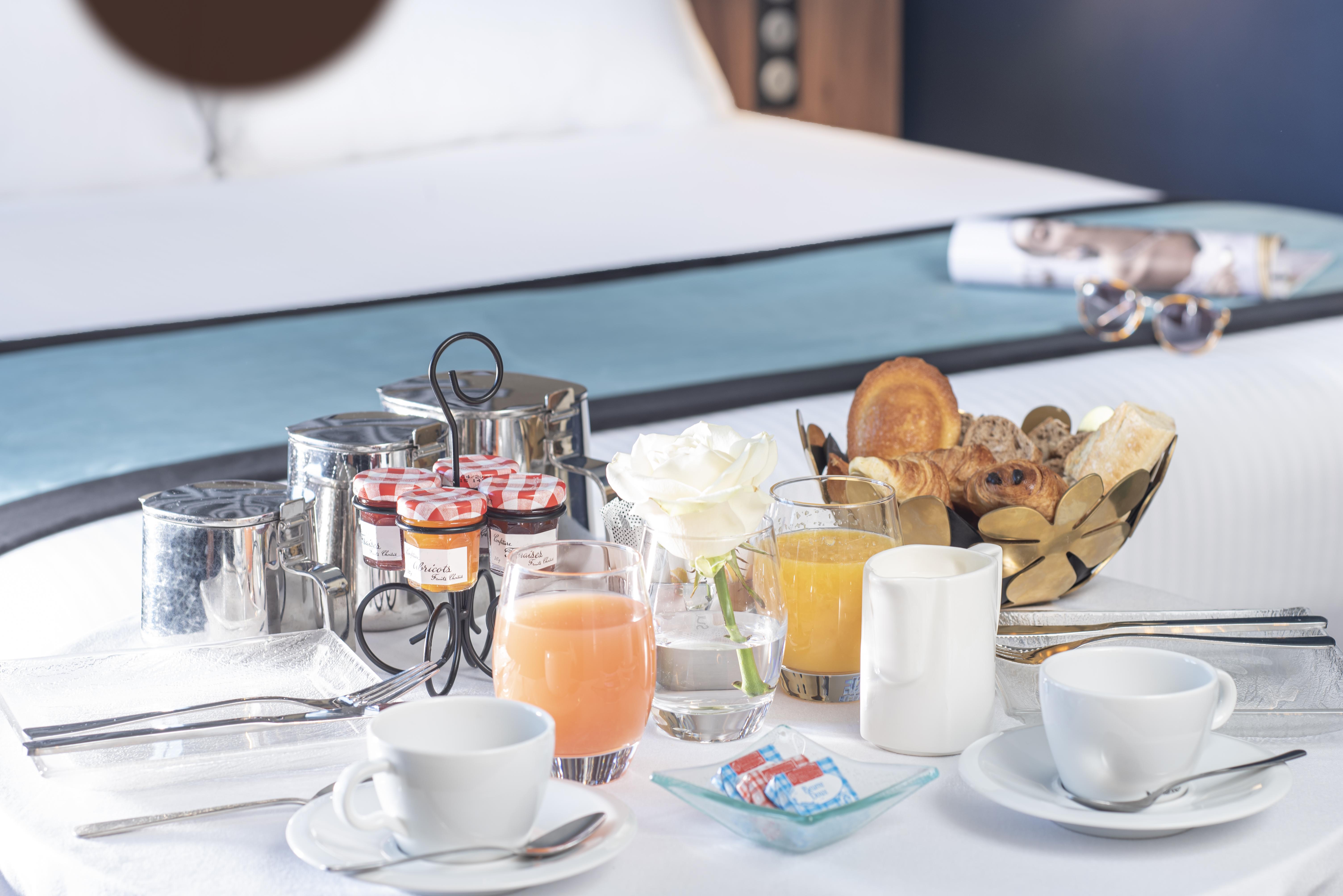 Mercure Montparnasse Pasteur Hotel 4*