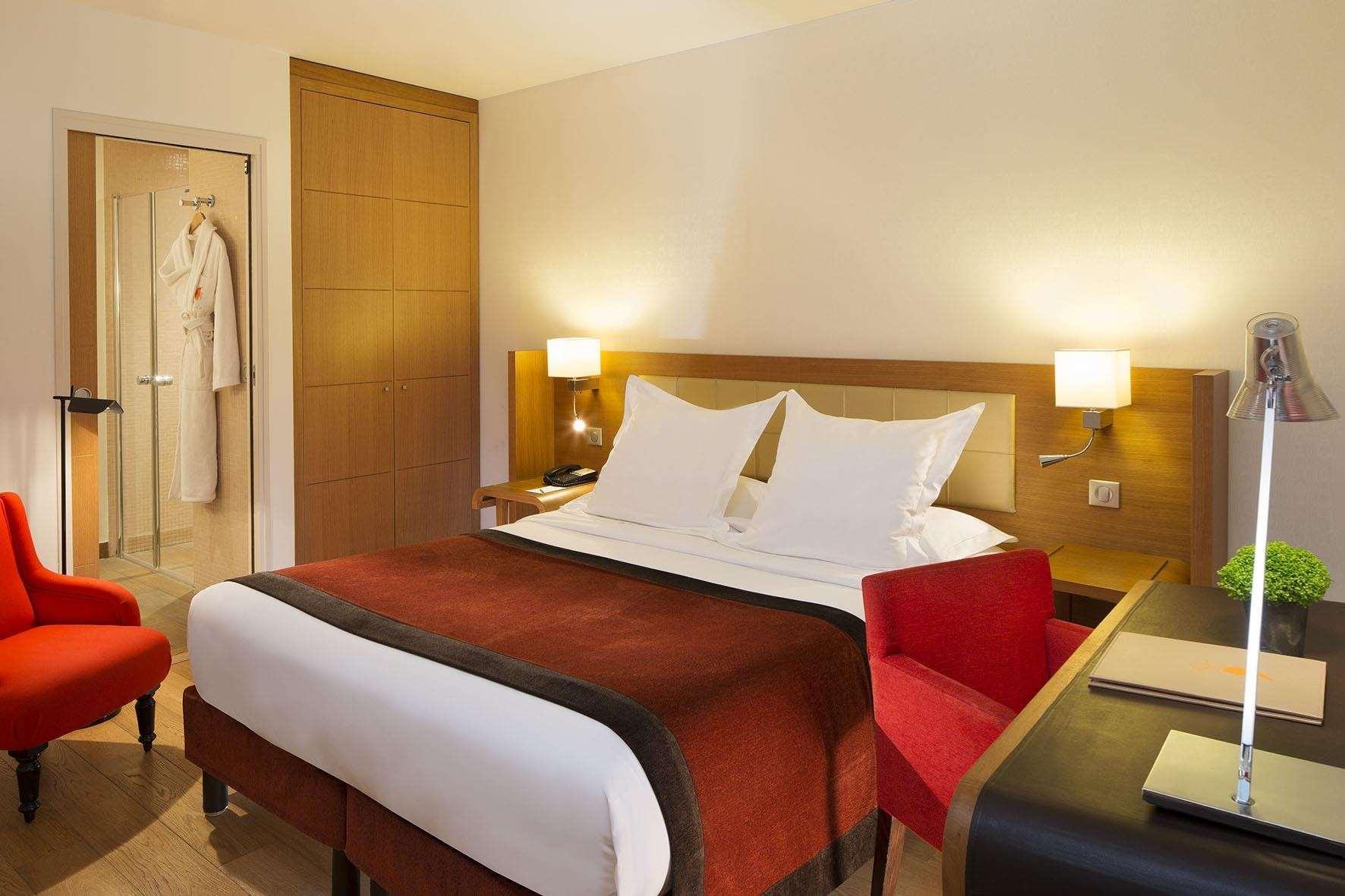 Le Six 4* Paris
