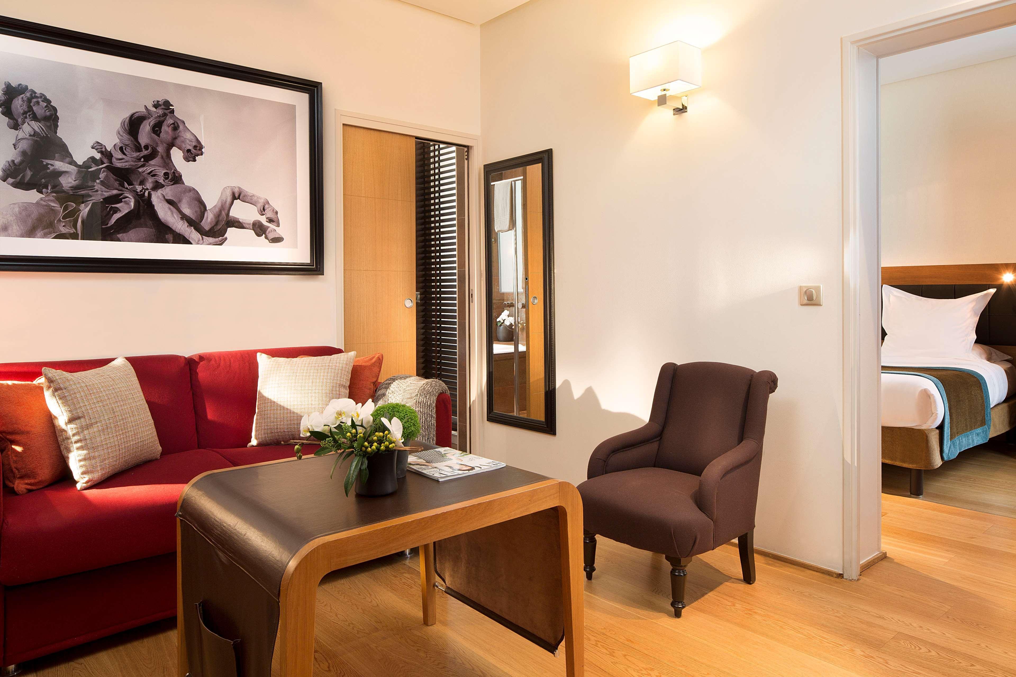 Le Six Hotel