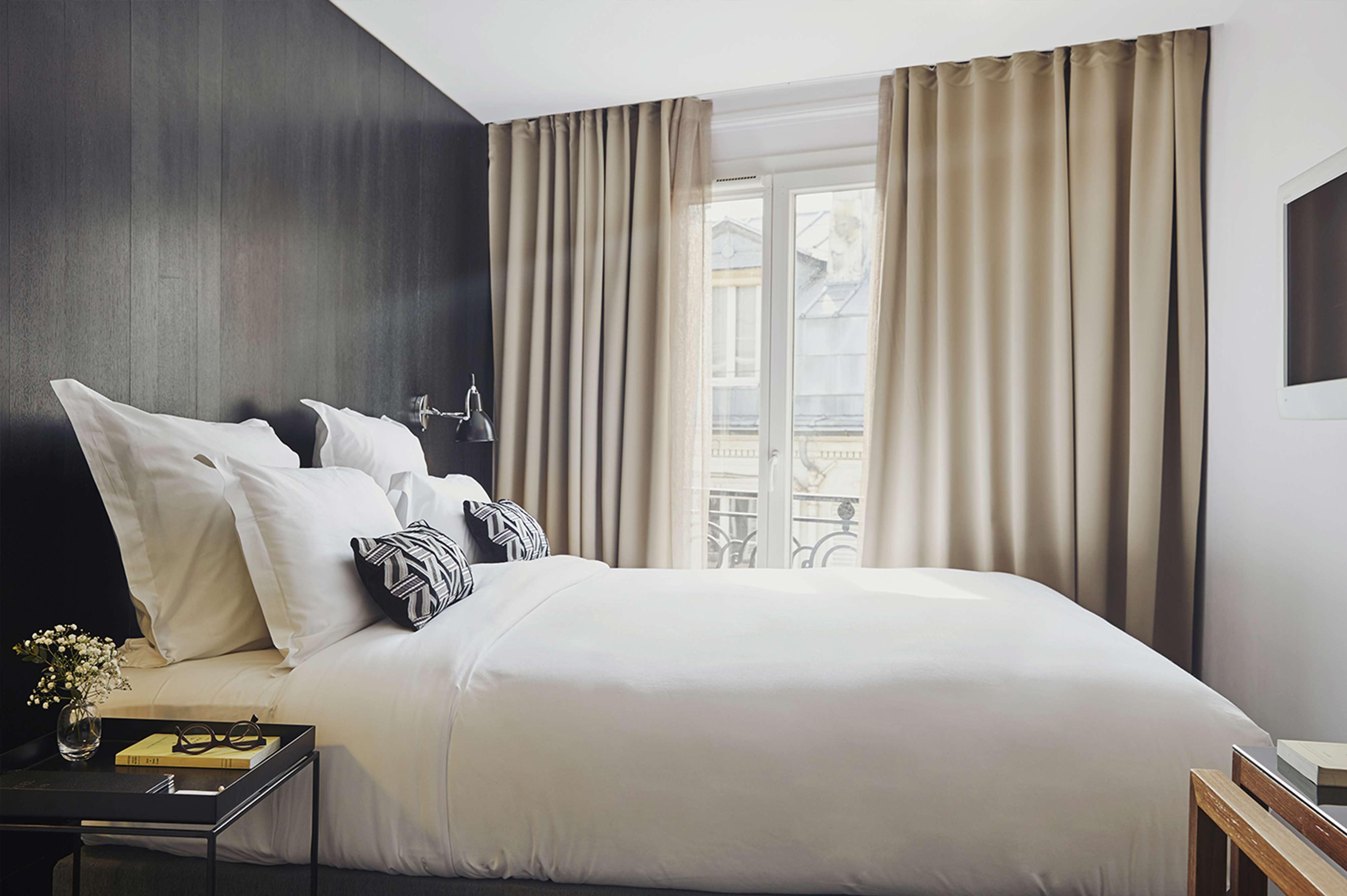 9hotel Opera