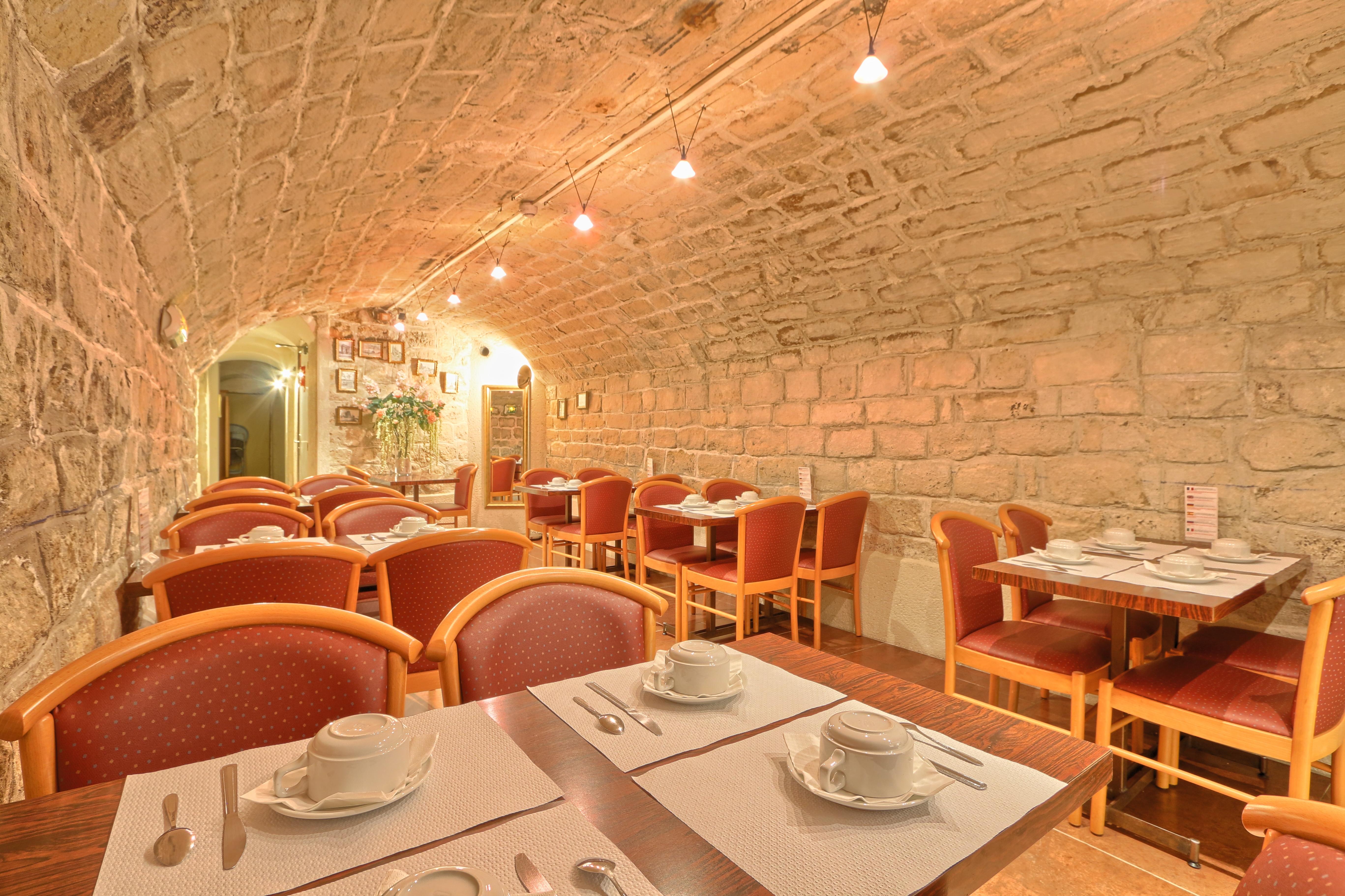 121 Hotel