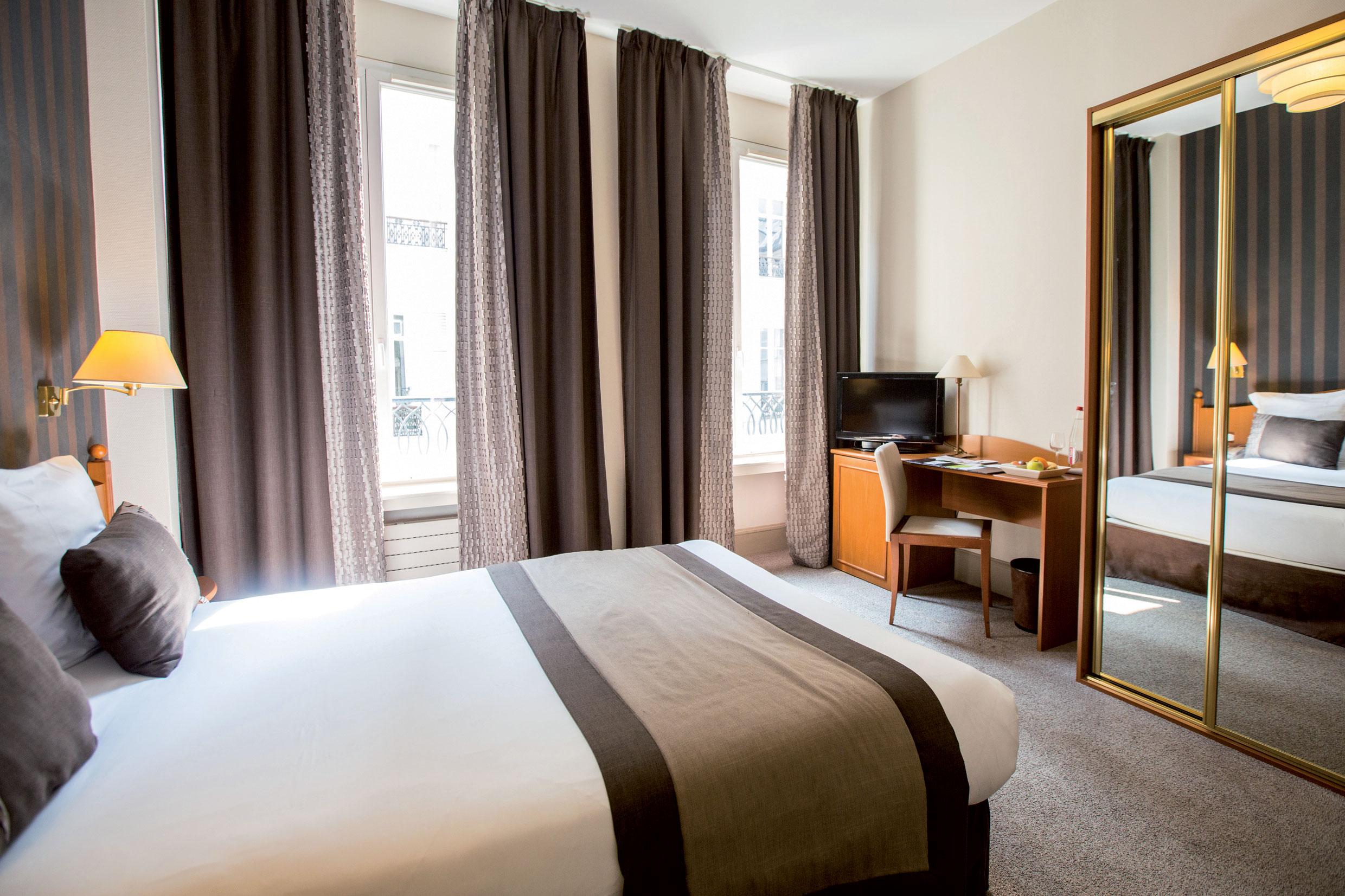 Bleues Provinces Opera Hotel