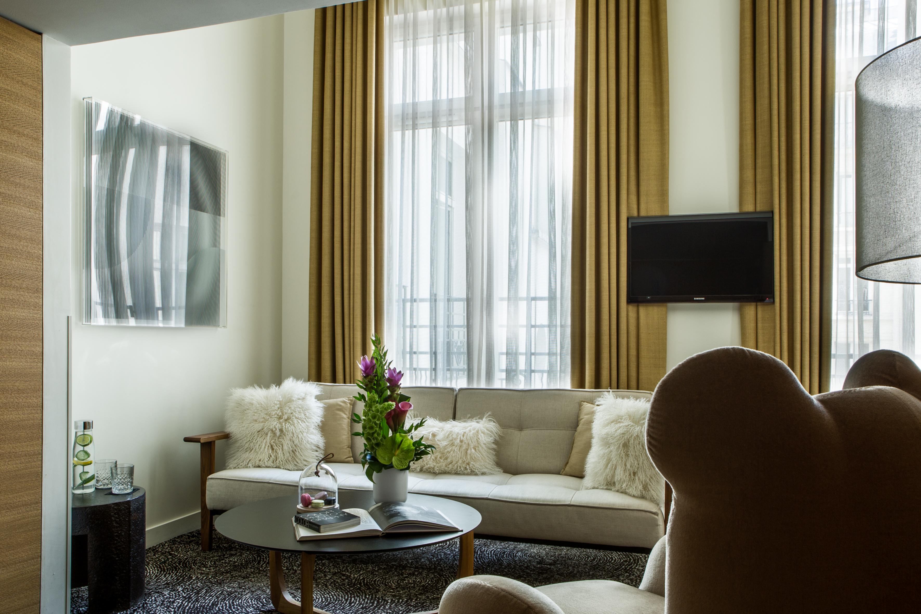 Hotel Marignan Champs-elysées Parigi