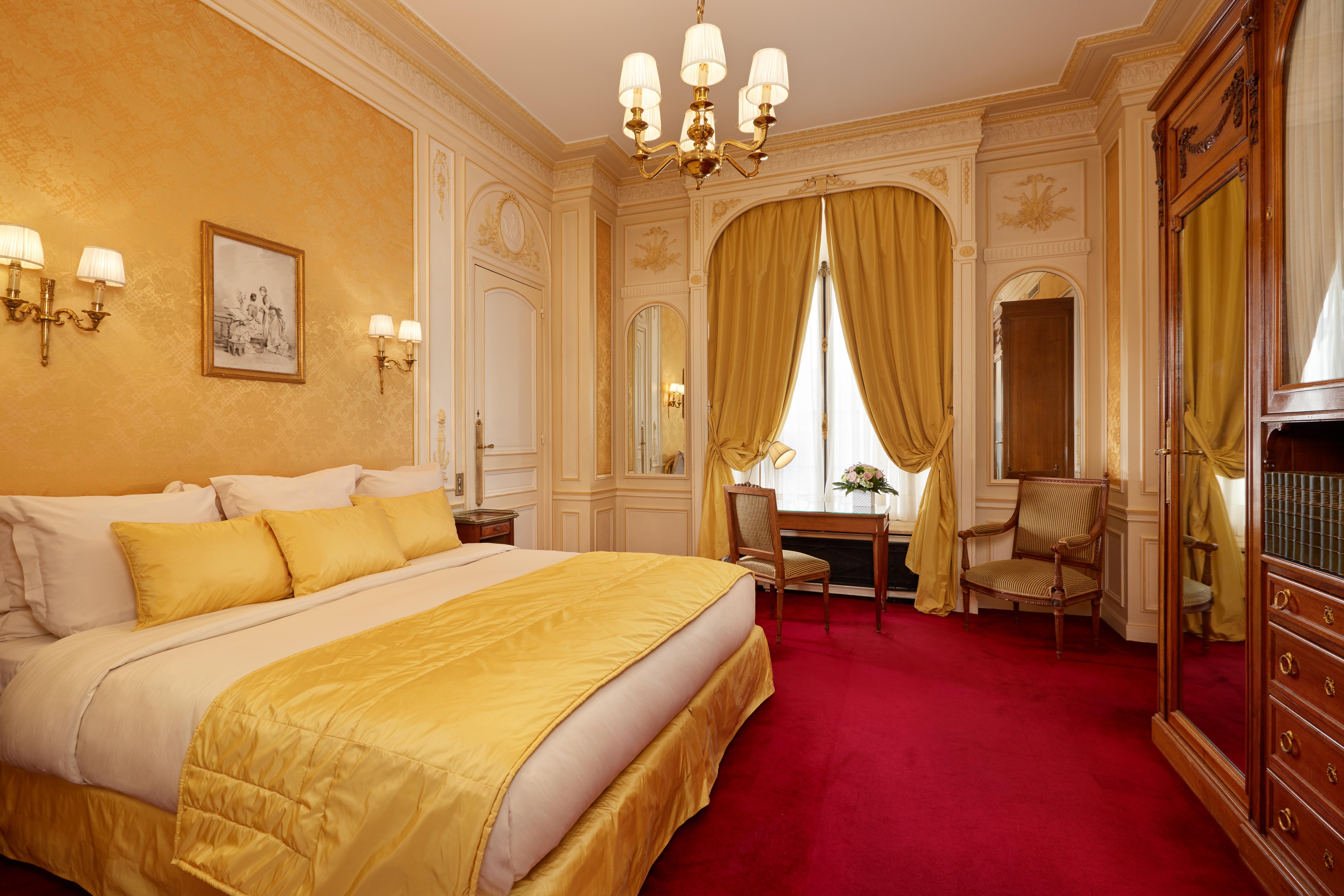 Hotel Raphael