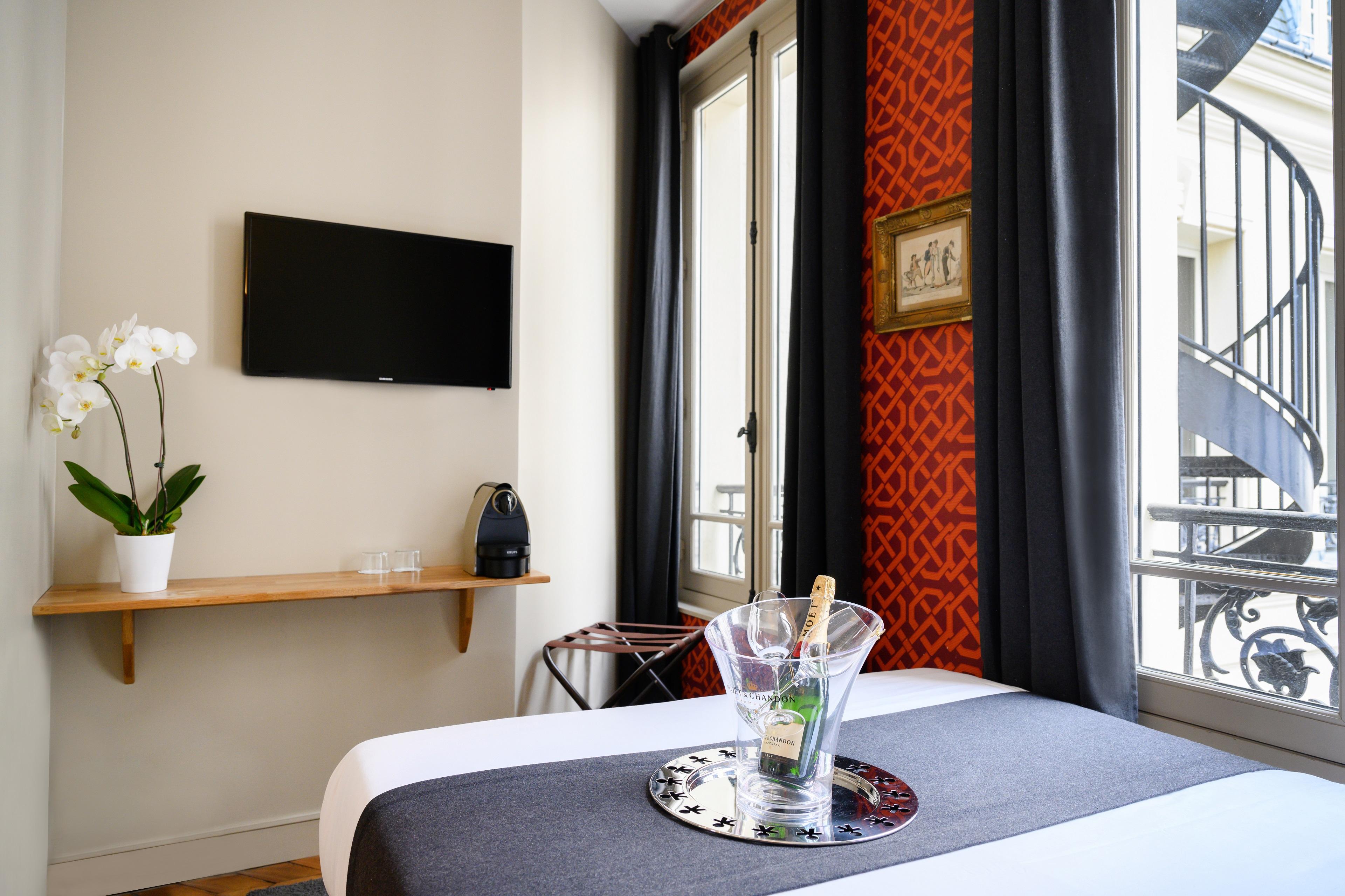 Suites&hôtel Helzear Champs-elysées Hotel 4*