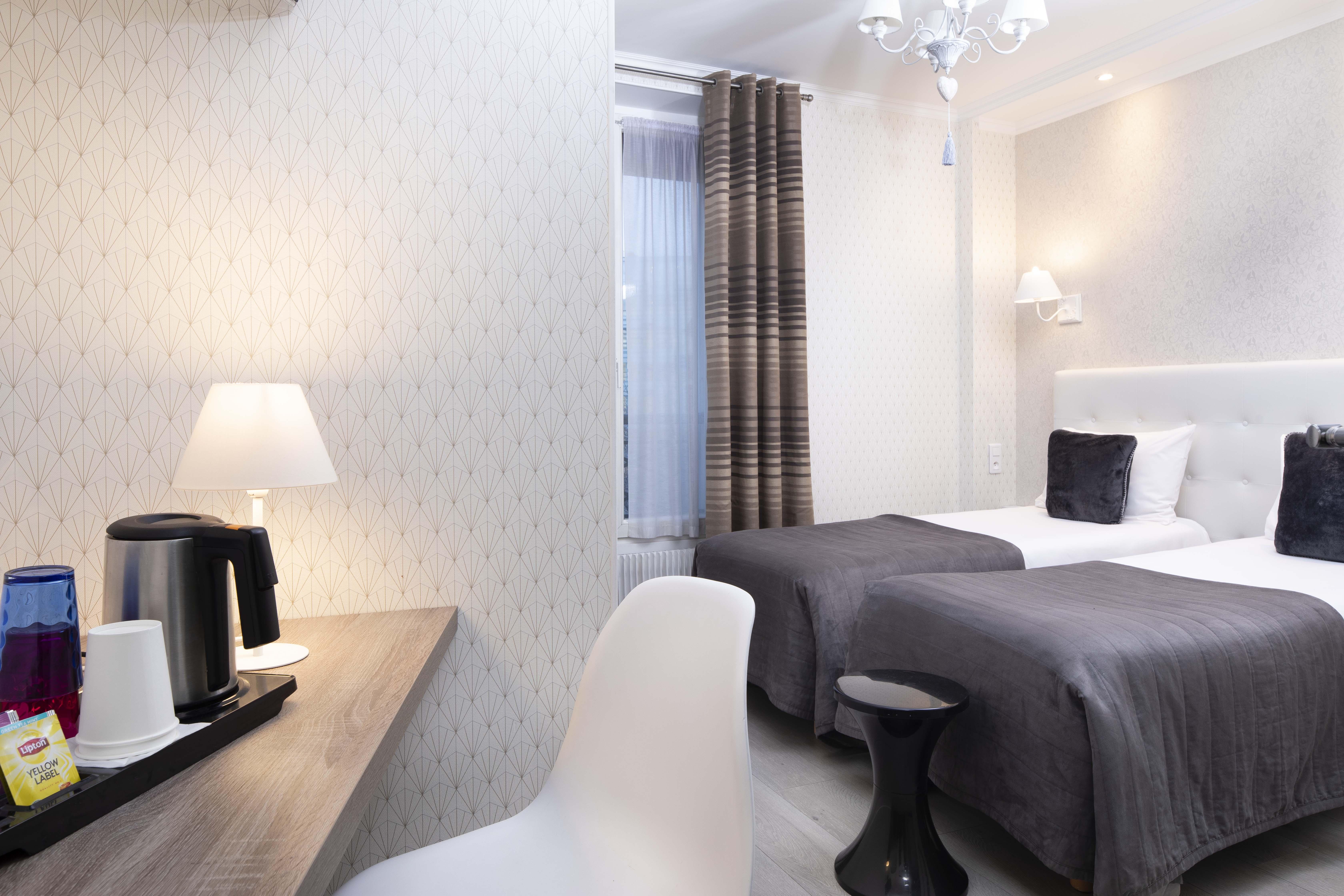 De Genève 3*