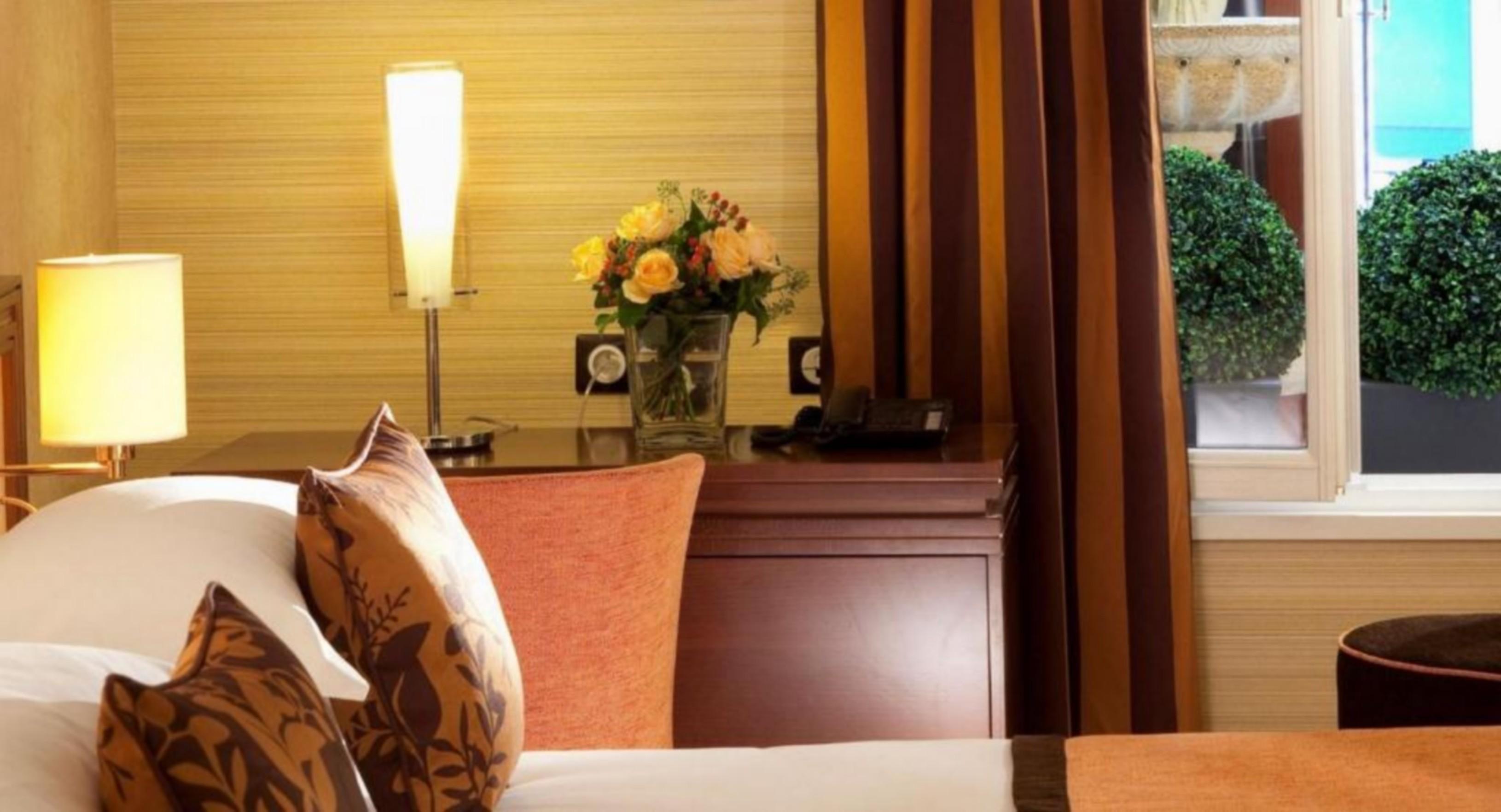 85 Saint Honore 3* Parigi