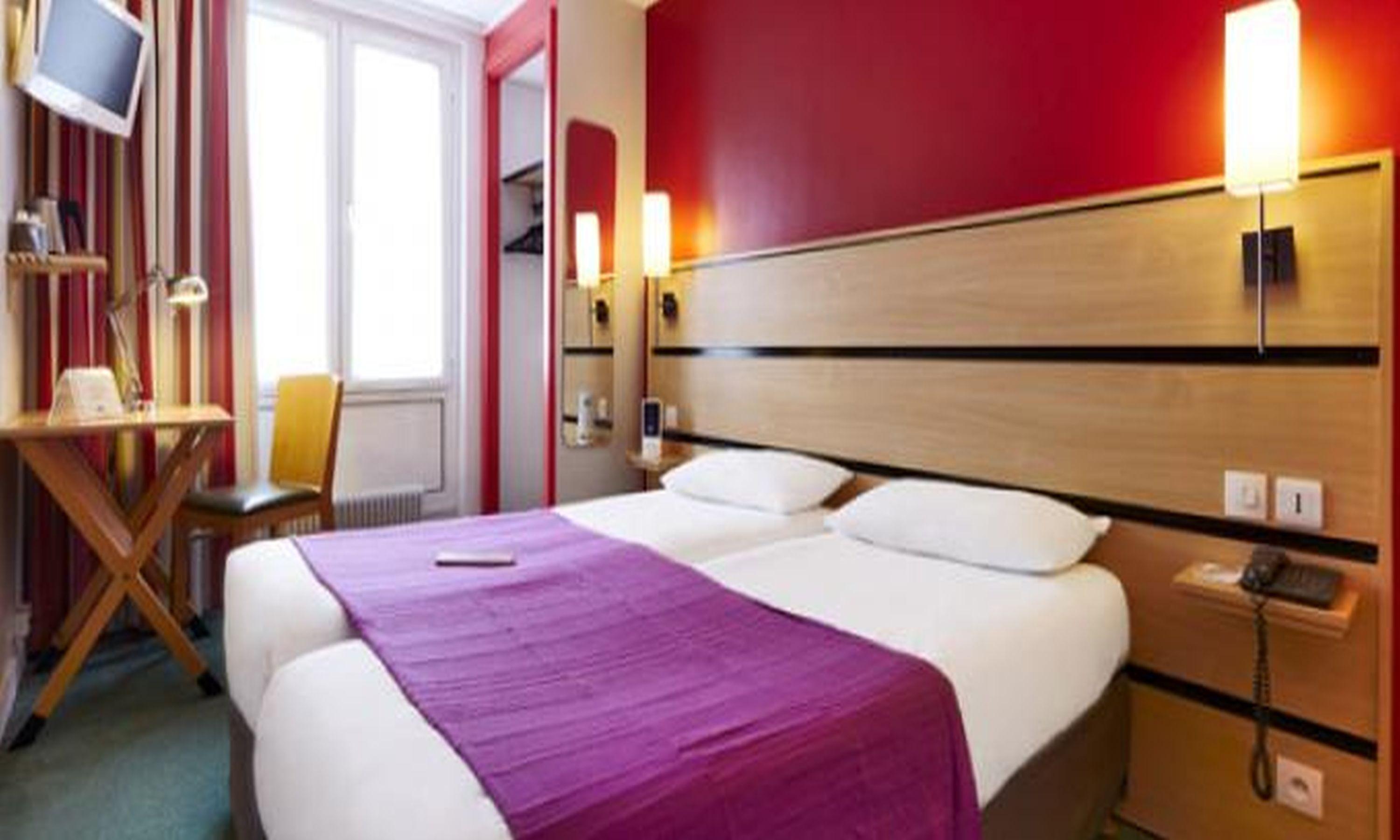 Kyriad 10 - Canal Saint Martin - République Hotel 3*