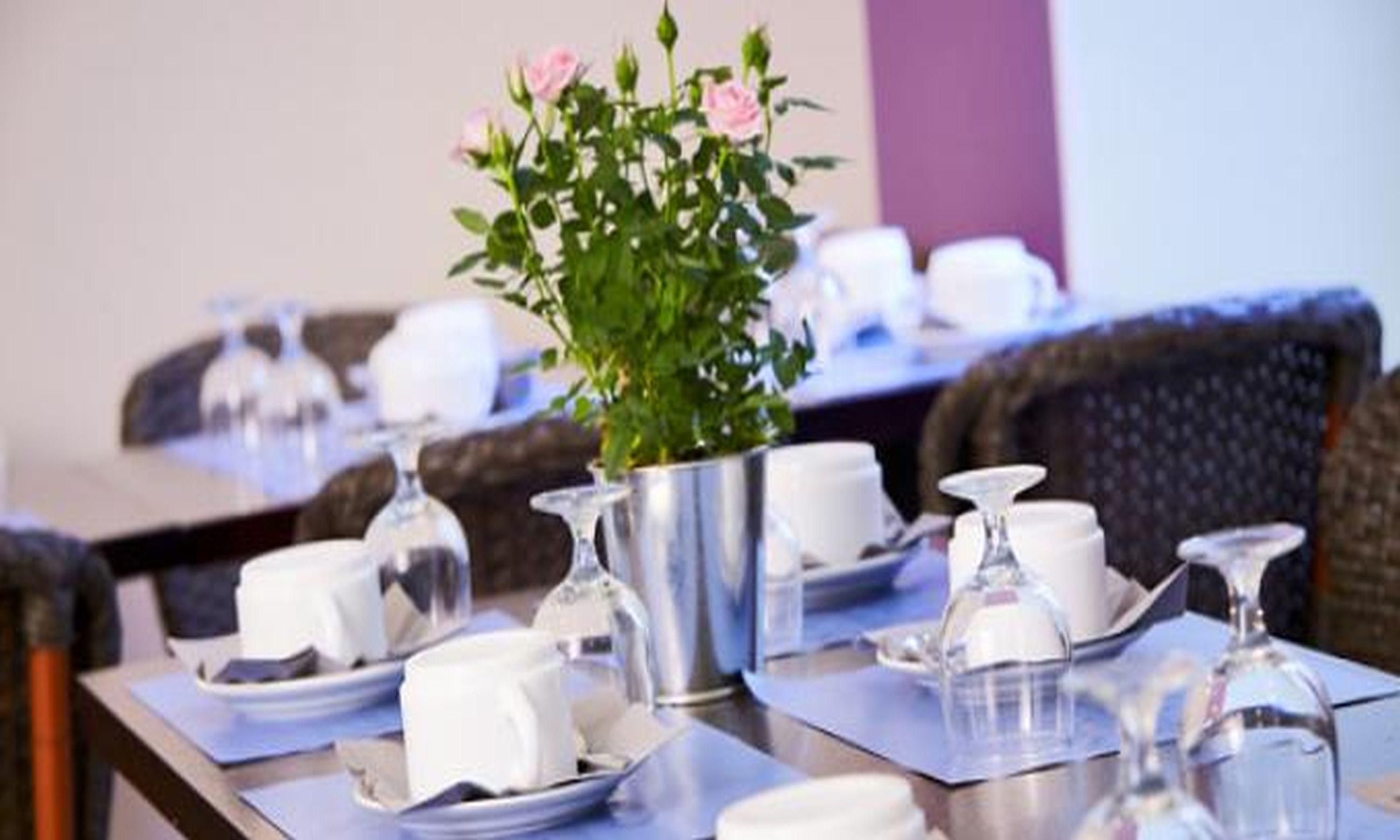 Kyriad 10 - Canal Saint Martin - République Hotel 3*