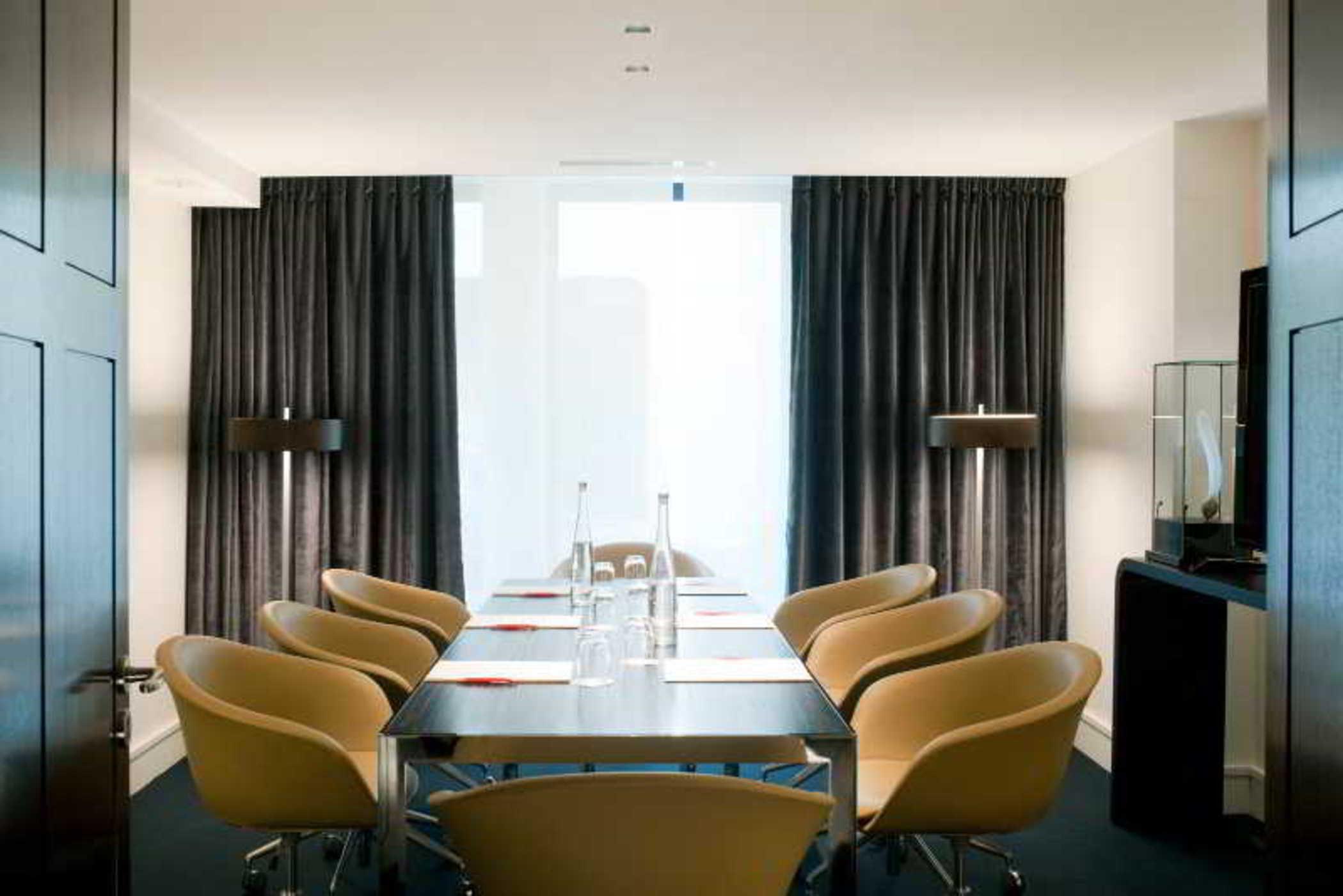 Nh Champs-elysees Hotel