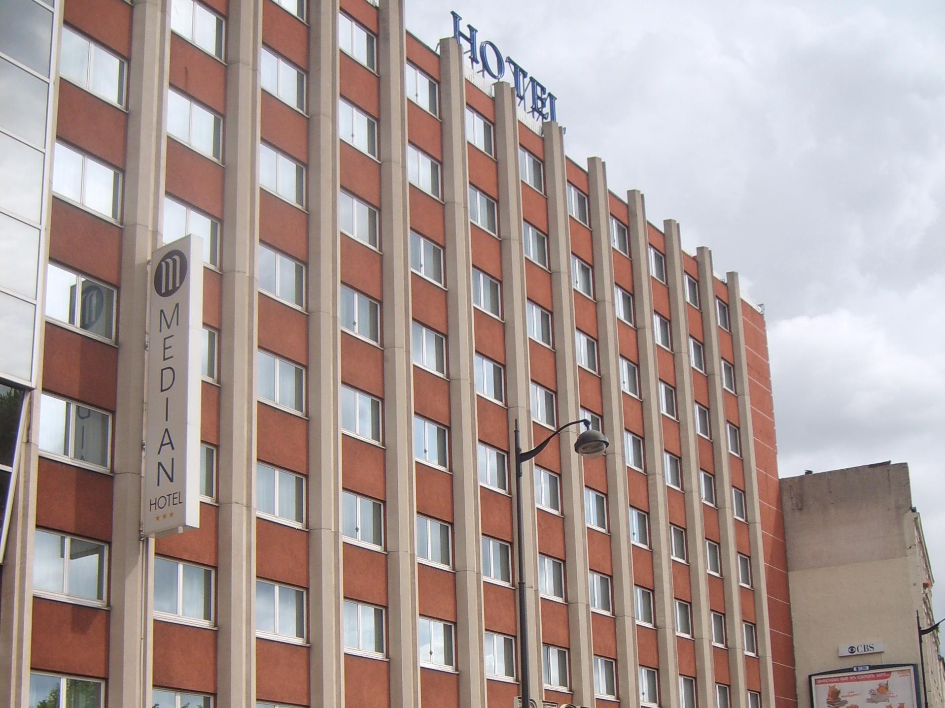 Hotel Median Congres Parigi