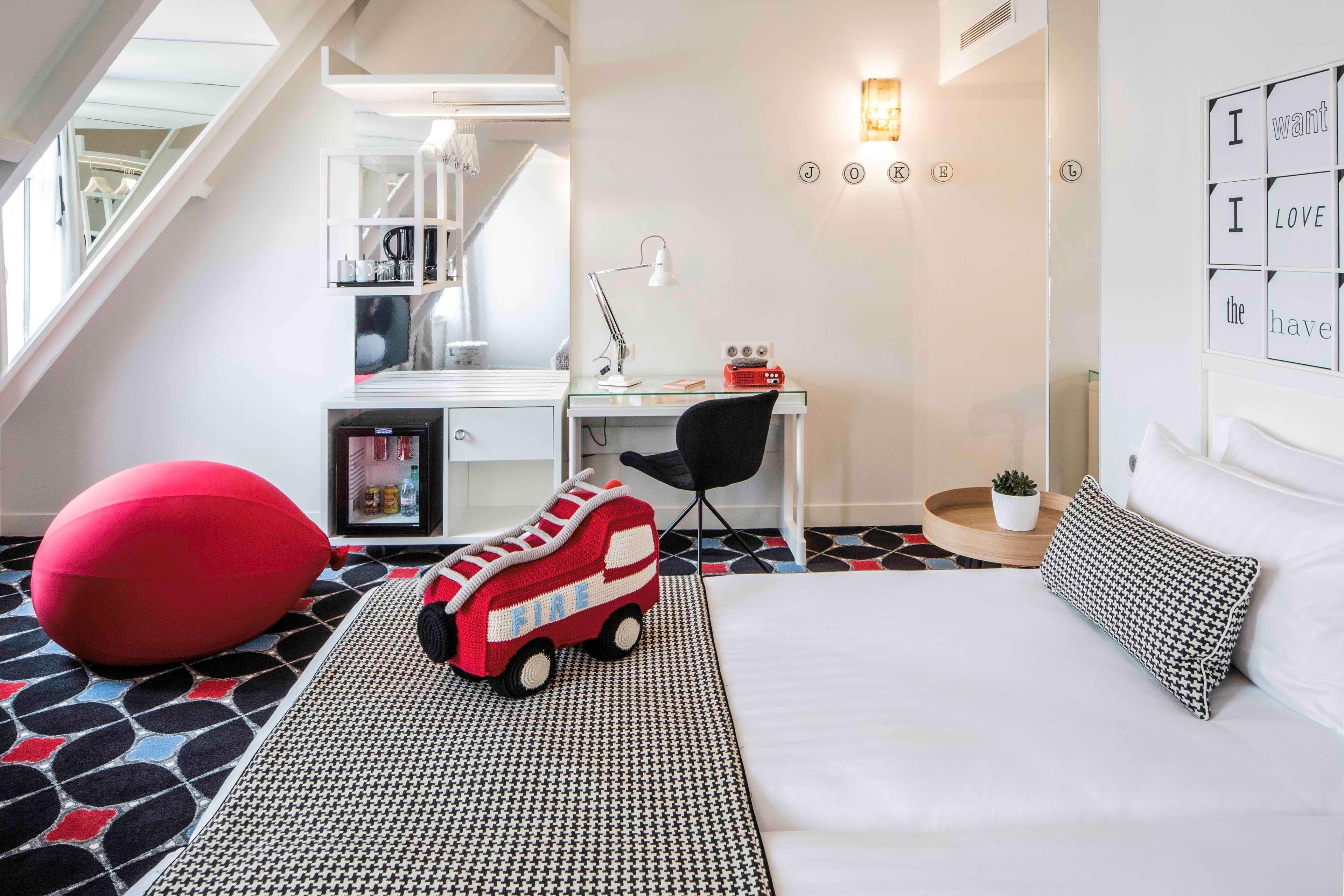 Joke - Astotel Hotel Parigi