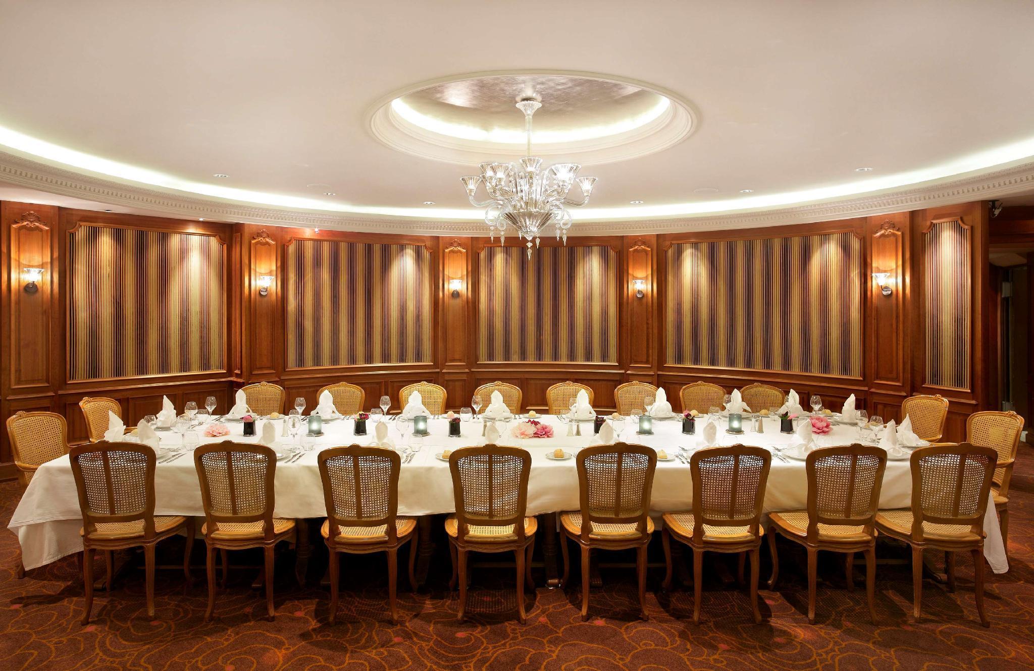 Chateau Frontenac 4* Paris