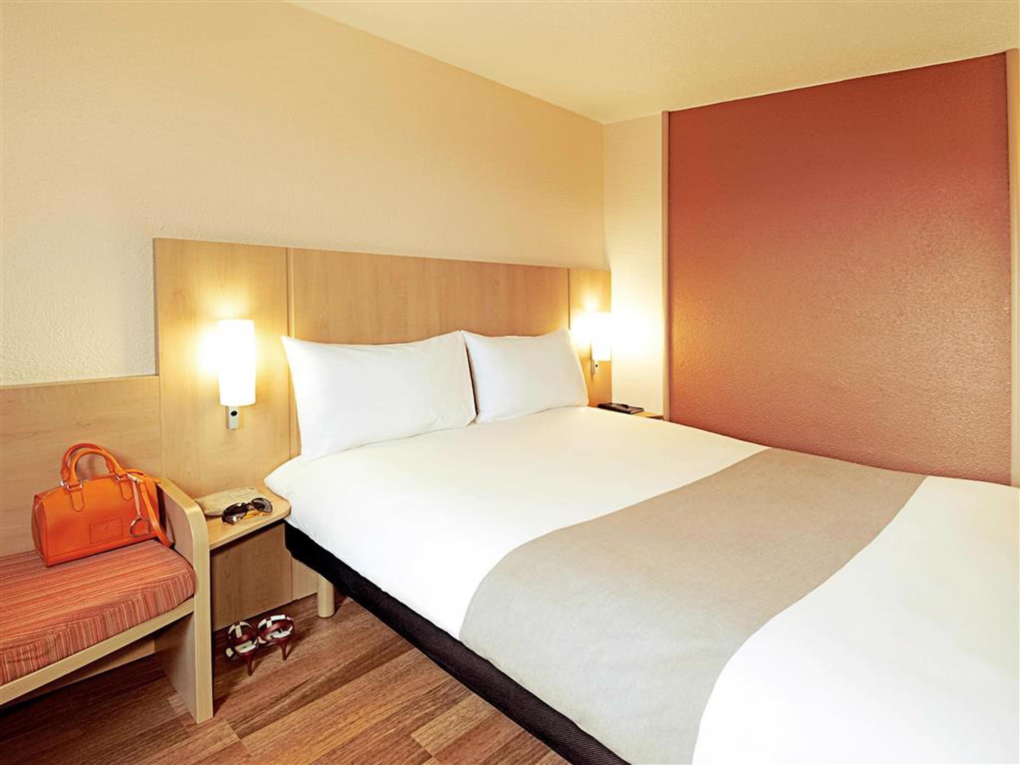 Ibis Ornano Montmartre Nord 18eme Hotel
