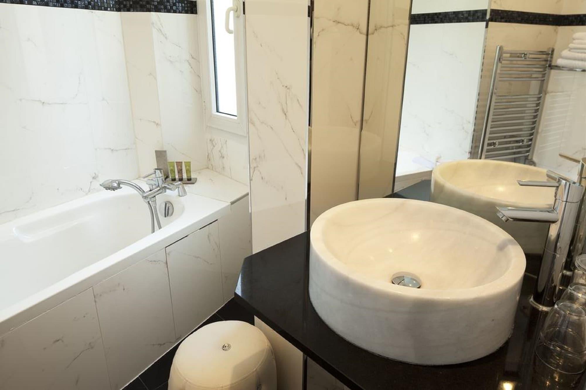 Riviera Elysees 3*