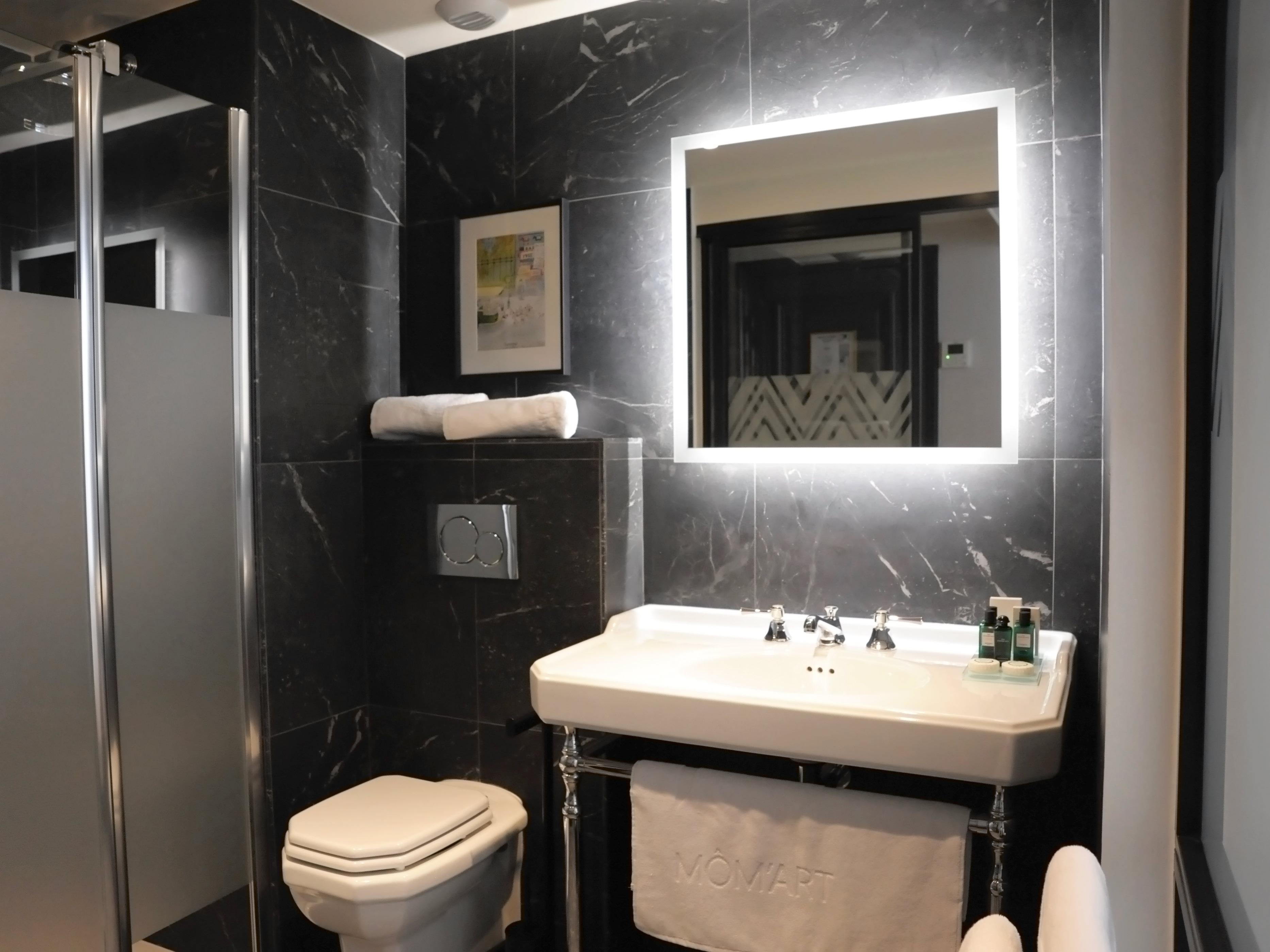 Mom'art Hotel