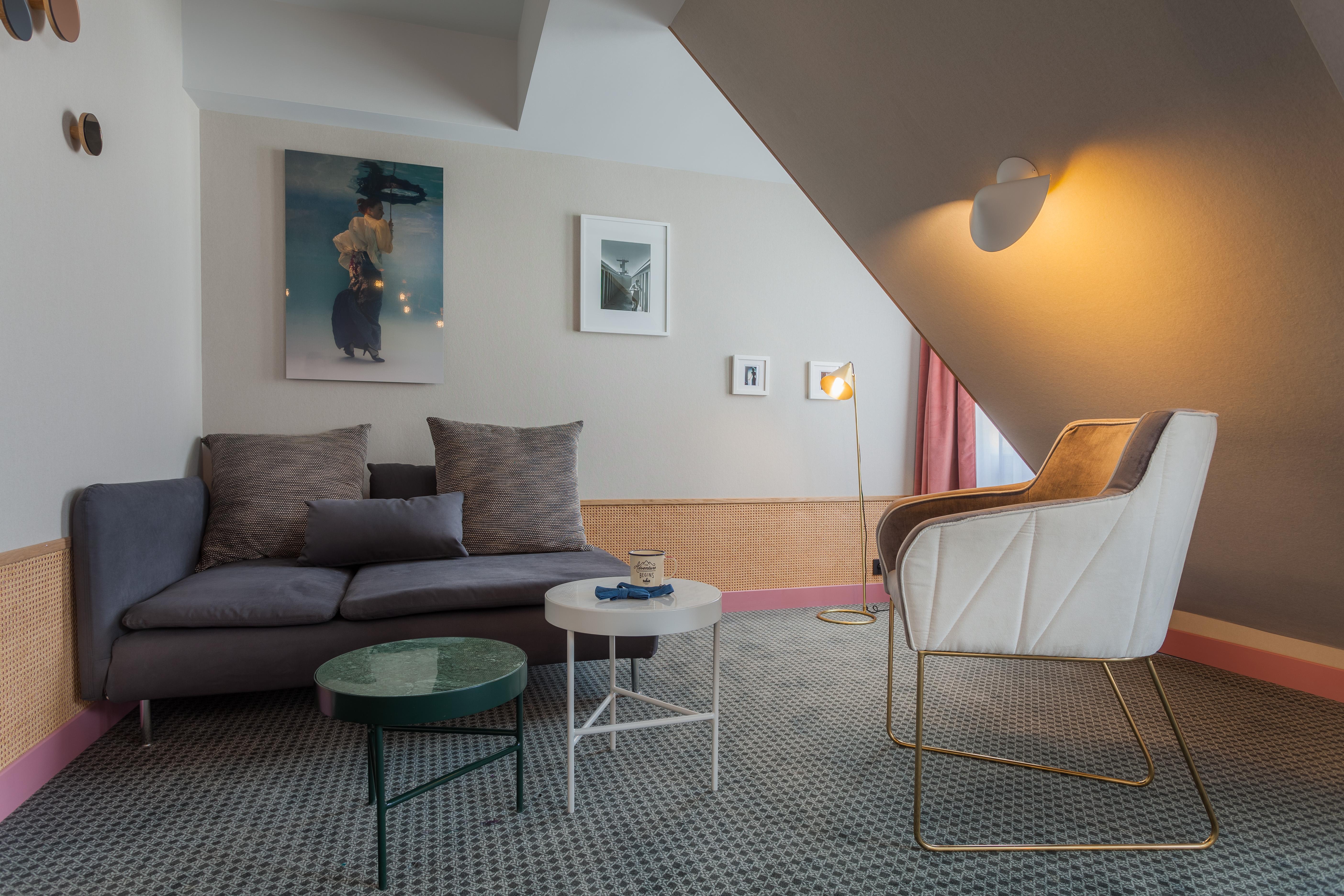 Handsome Hotel