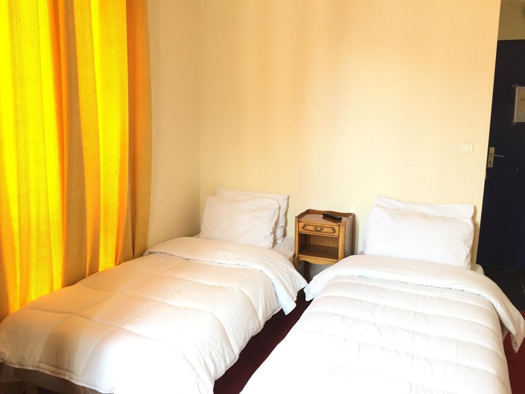 Du Metro Hotel Parigi