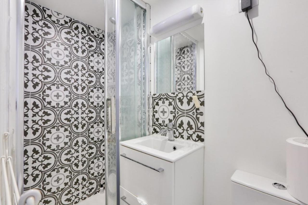 Super Studio In The 11th District Apartment