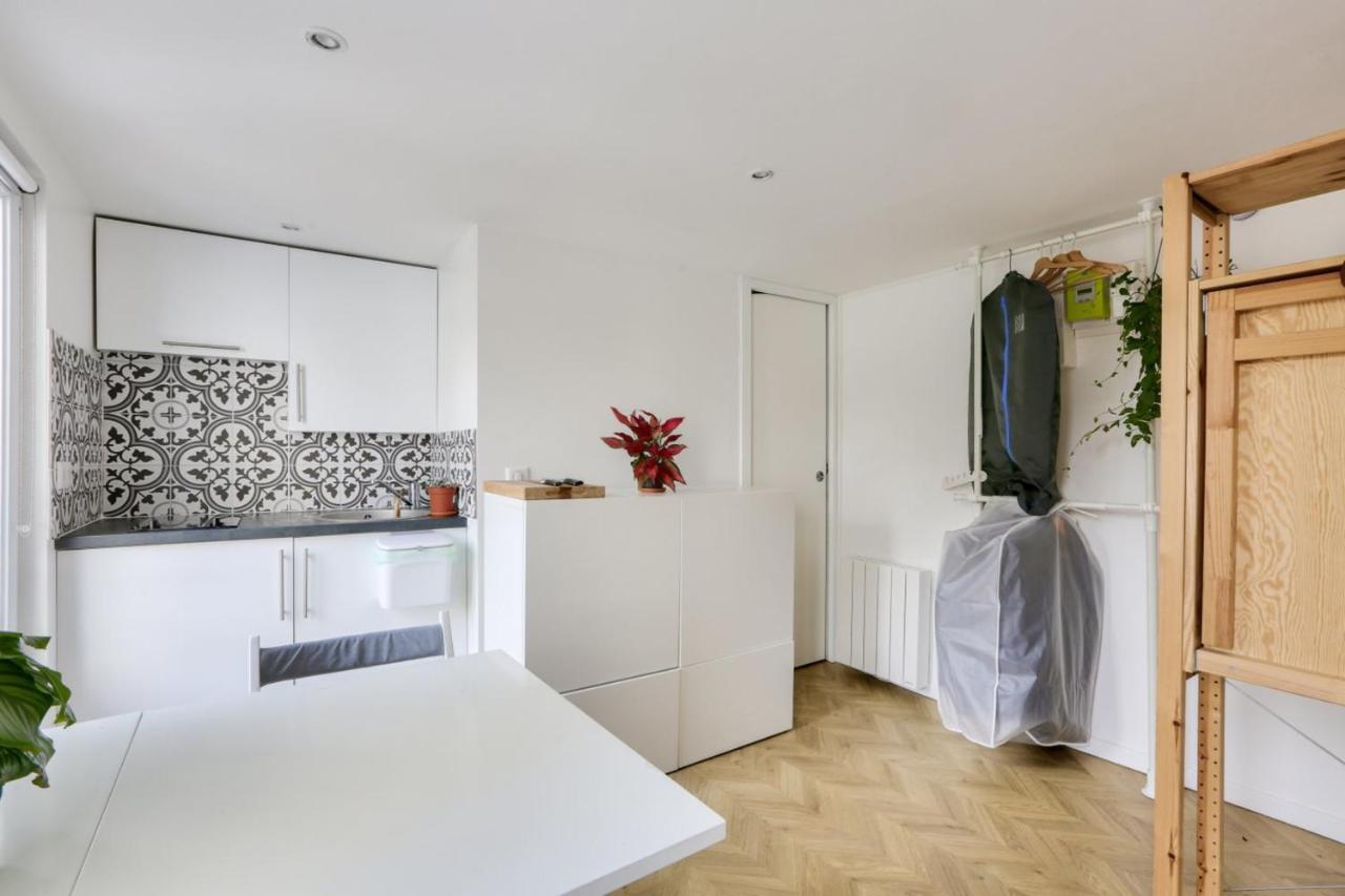 Super Studio In The 11th District Apartment Paris
