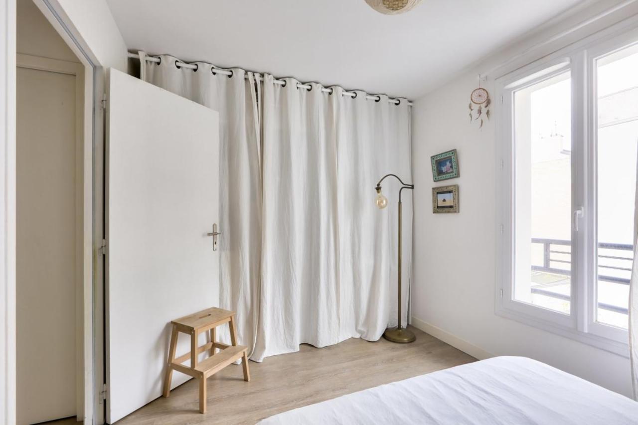 Charming For 4 In The Heart Of Montmartre Paris