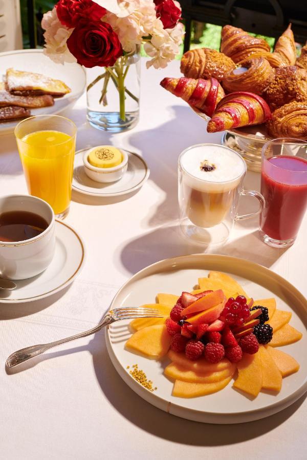 Hotel Plaza Athénée - Dorchester Collection Parigi