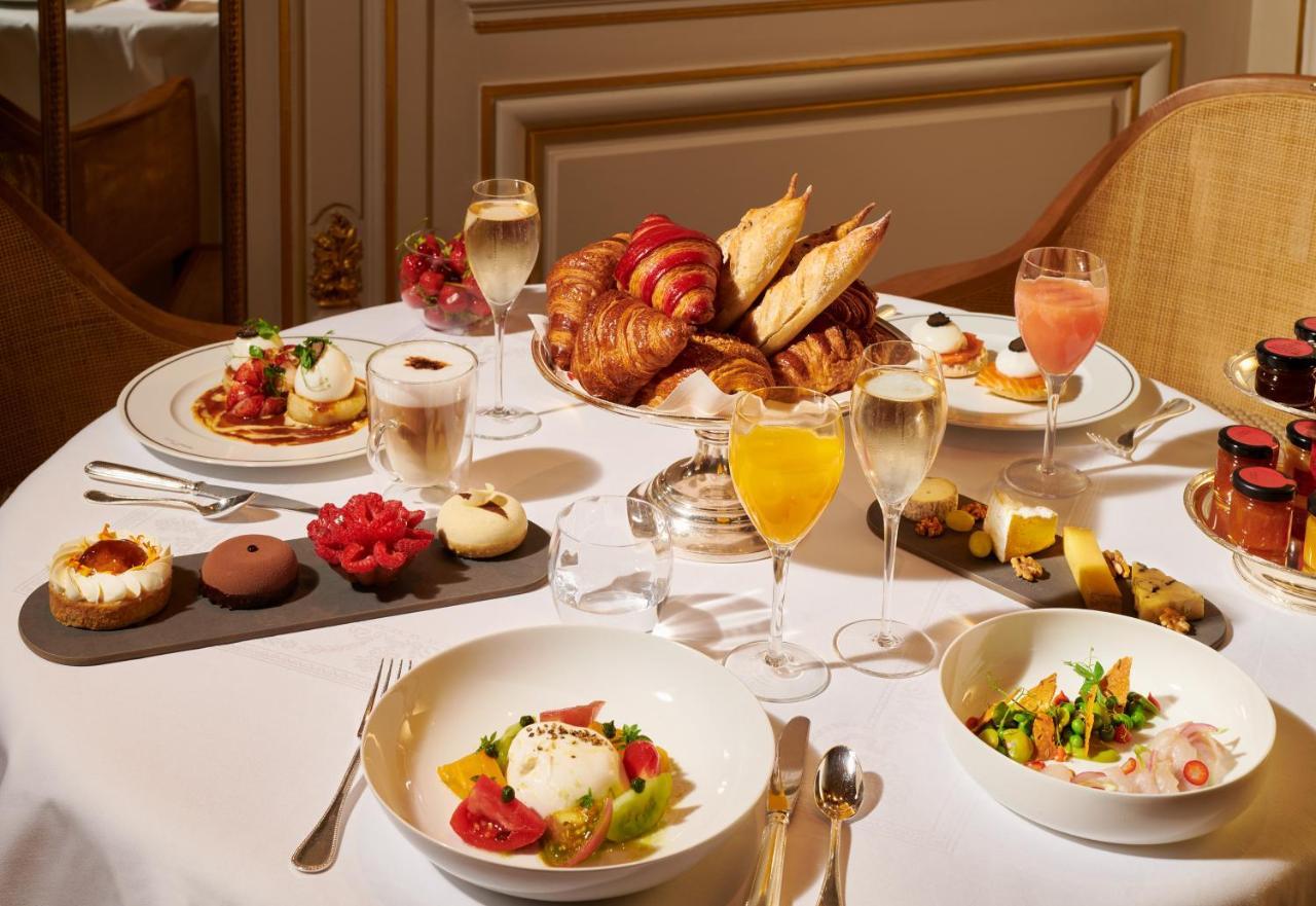 Plaza Athénée - Dorchester Collection