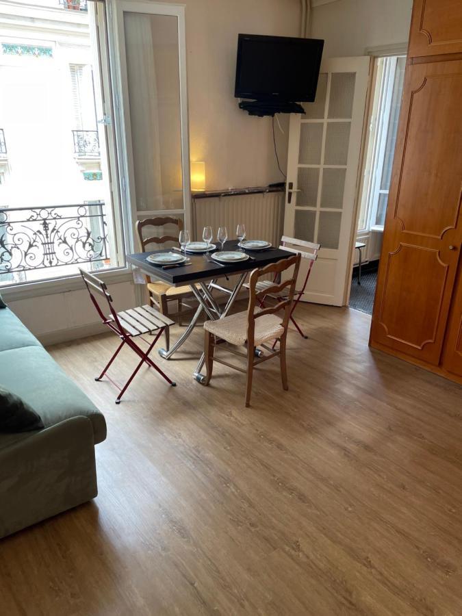 Cosy & Charming Studio, Typically Parisian Apartment